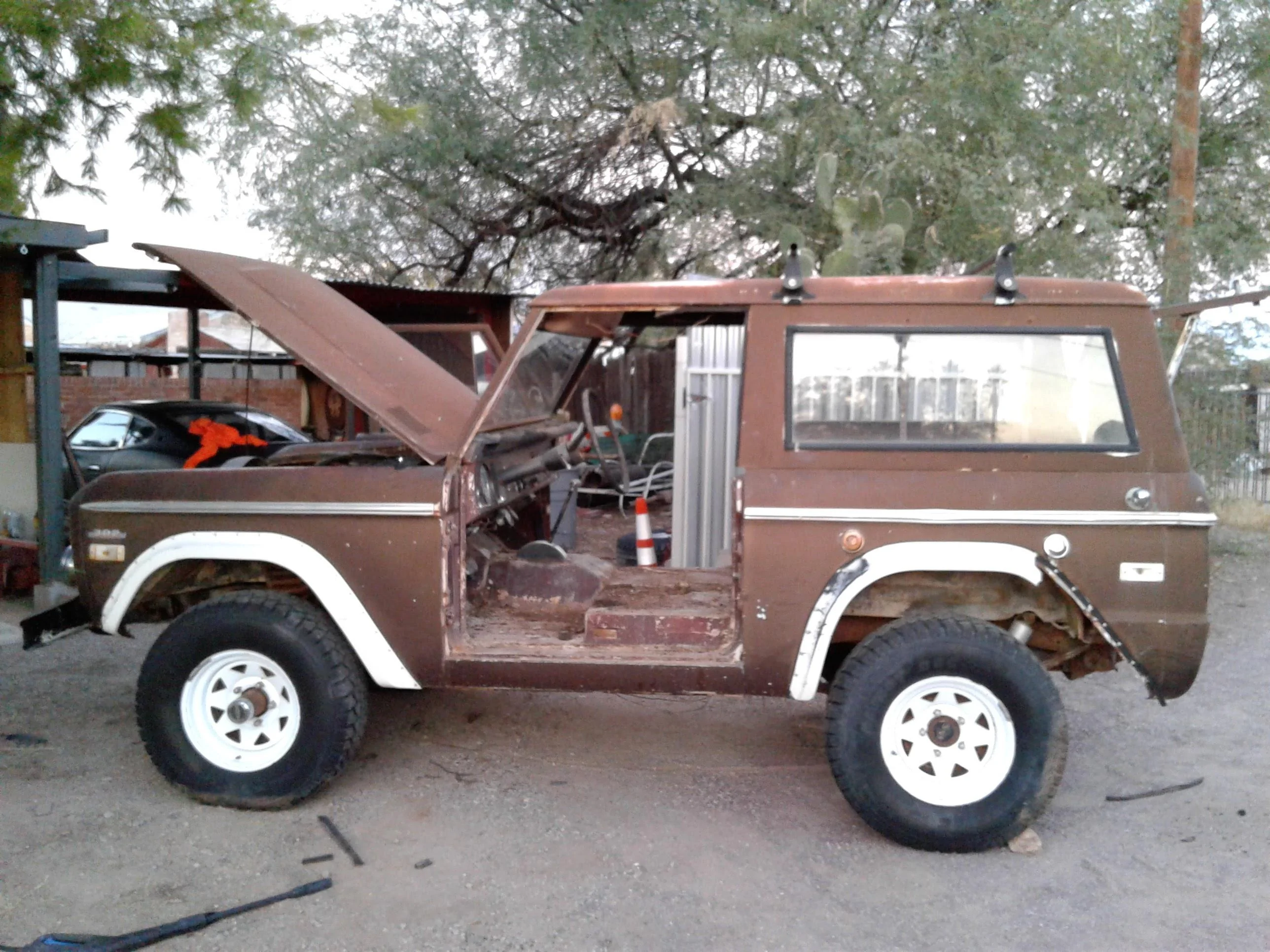 Ford Bronco Fixed roof Bronco 20161114_173131