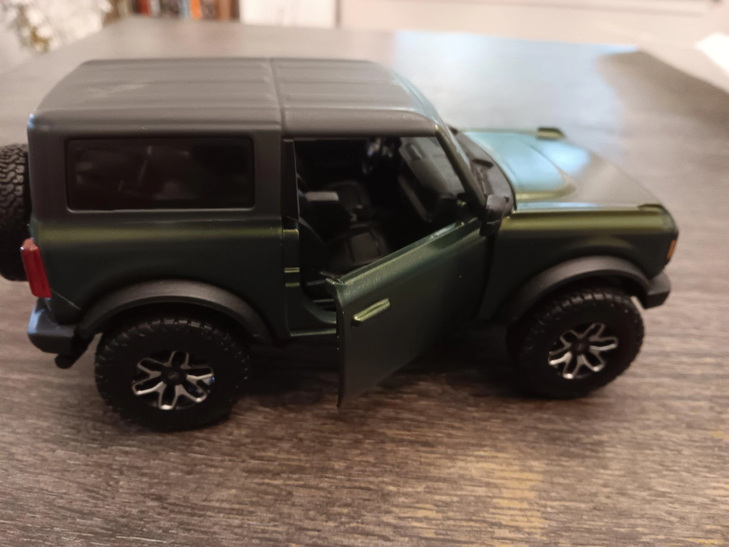 Ford Bronco Custom Maisto Model painted 20230715_184443