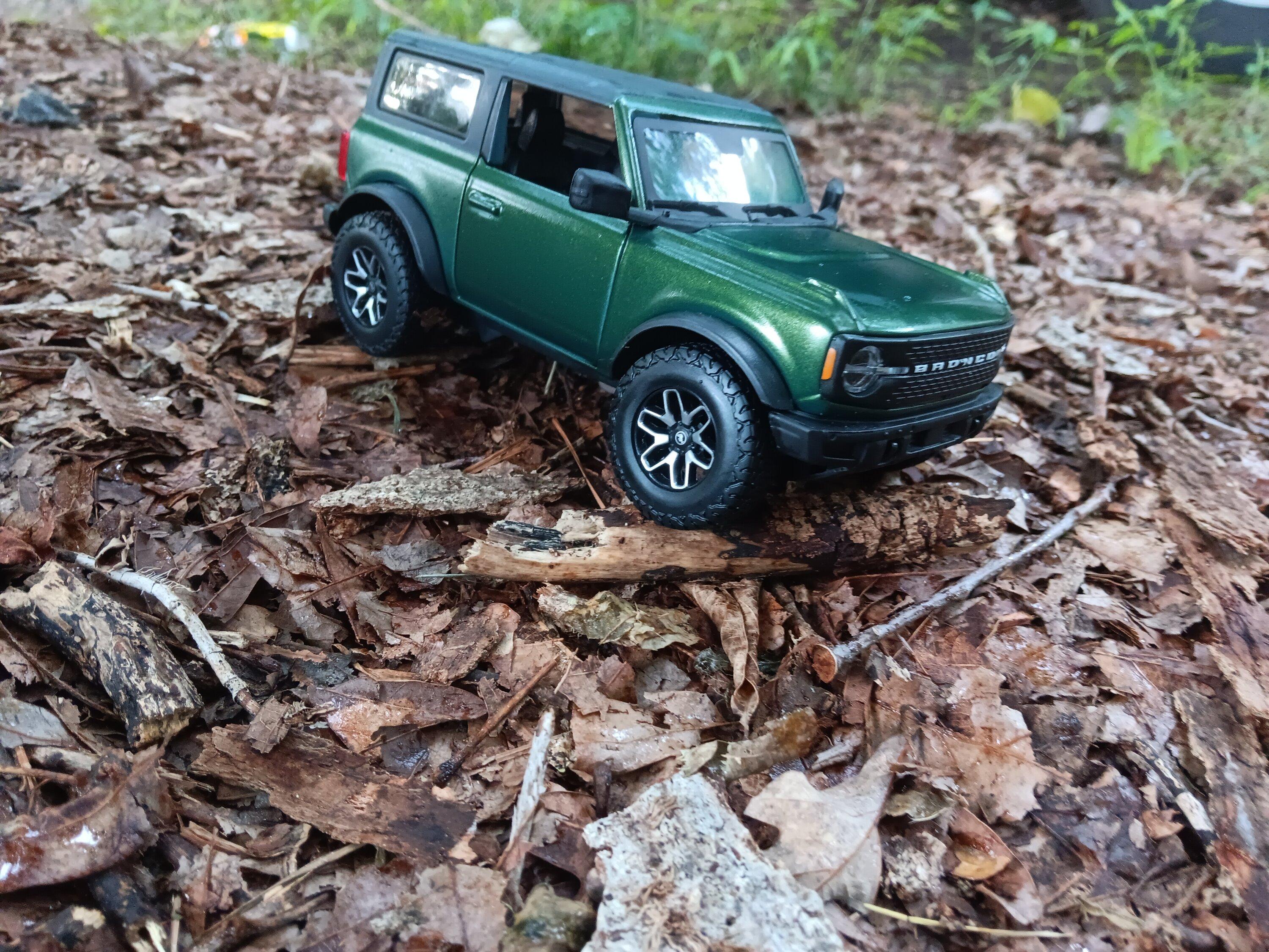 Ford Bronco Custom Maisto Model painted 20230715_185059