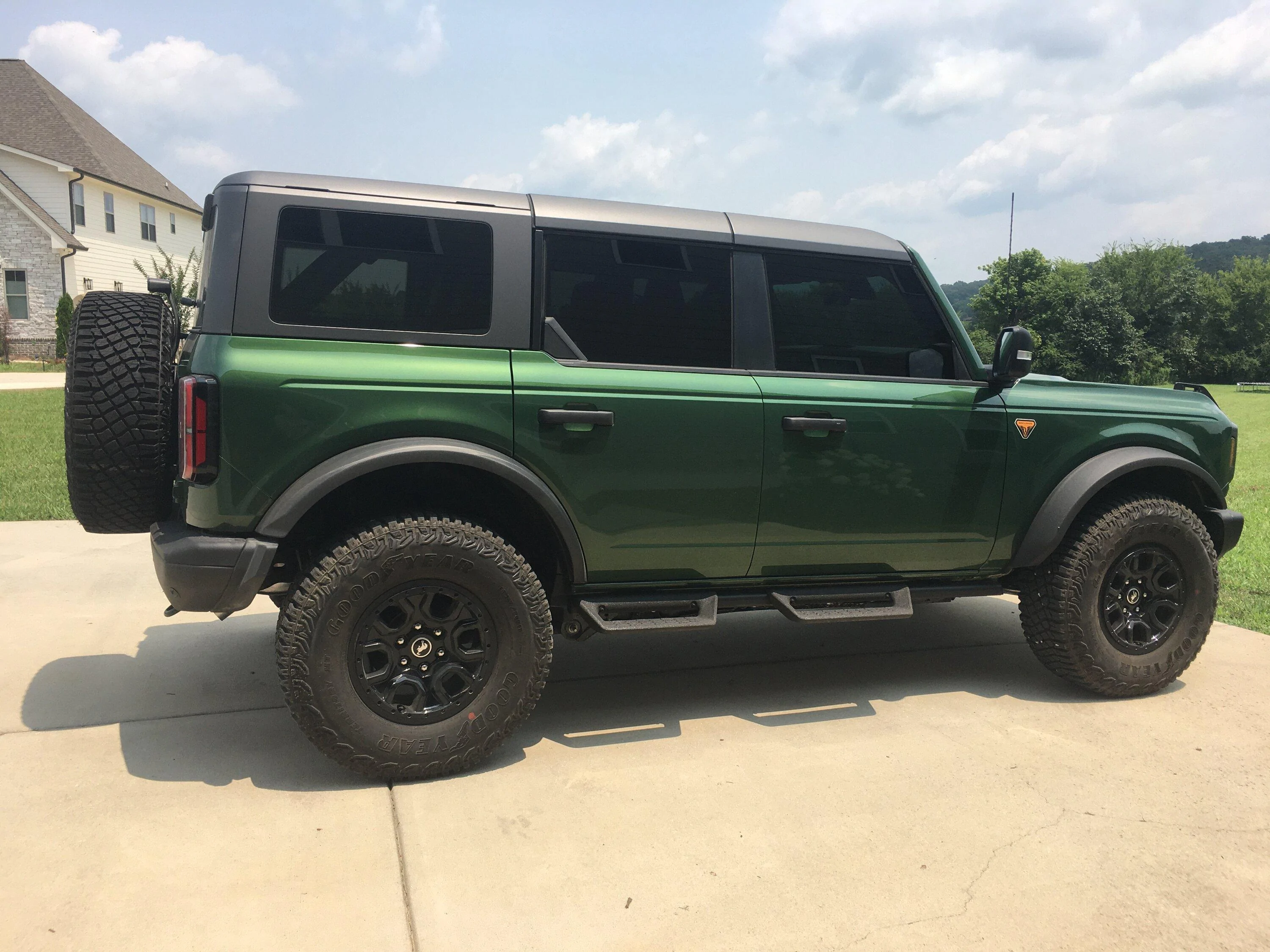 Ford Bronco ERUPTION GREEN Bronco Club 6311C20D-DEB4-4B90-B4F4-14167AC581FA