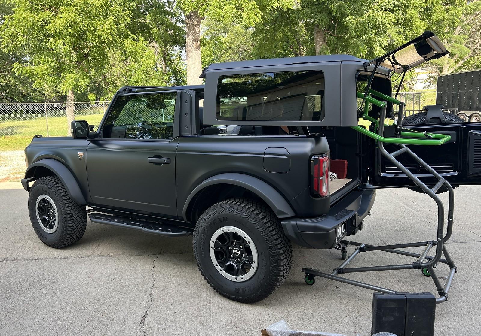 Ford Bronco BROOX's 2DR Shadow Black Squatchy Boy removing the to