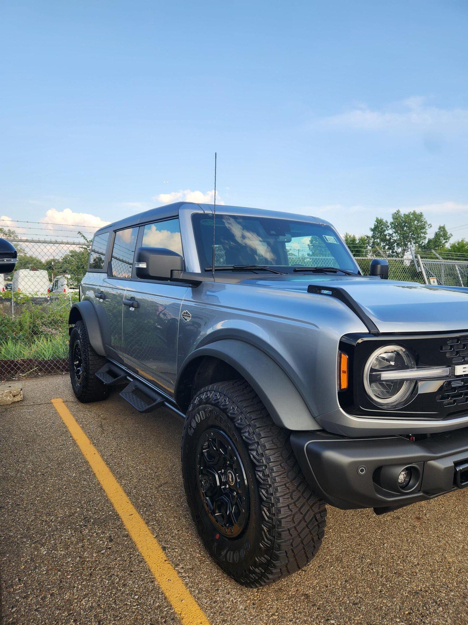 Ford Bronco ICONIC SILVER Bronco Club 20230717_192509