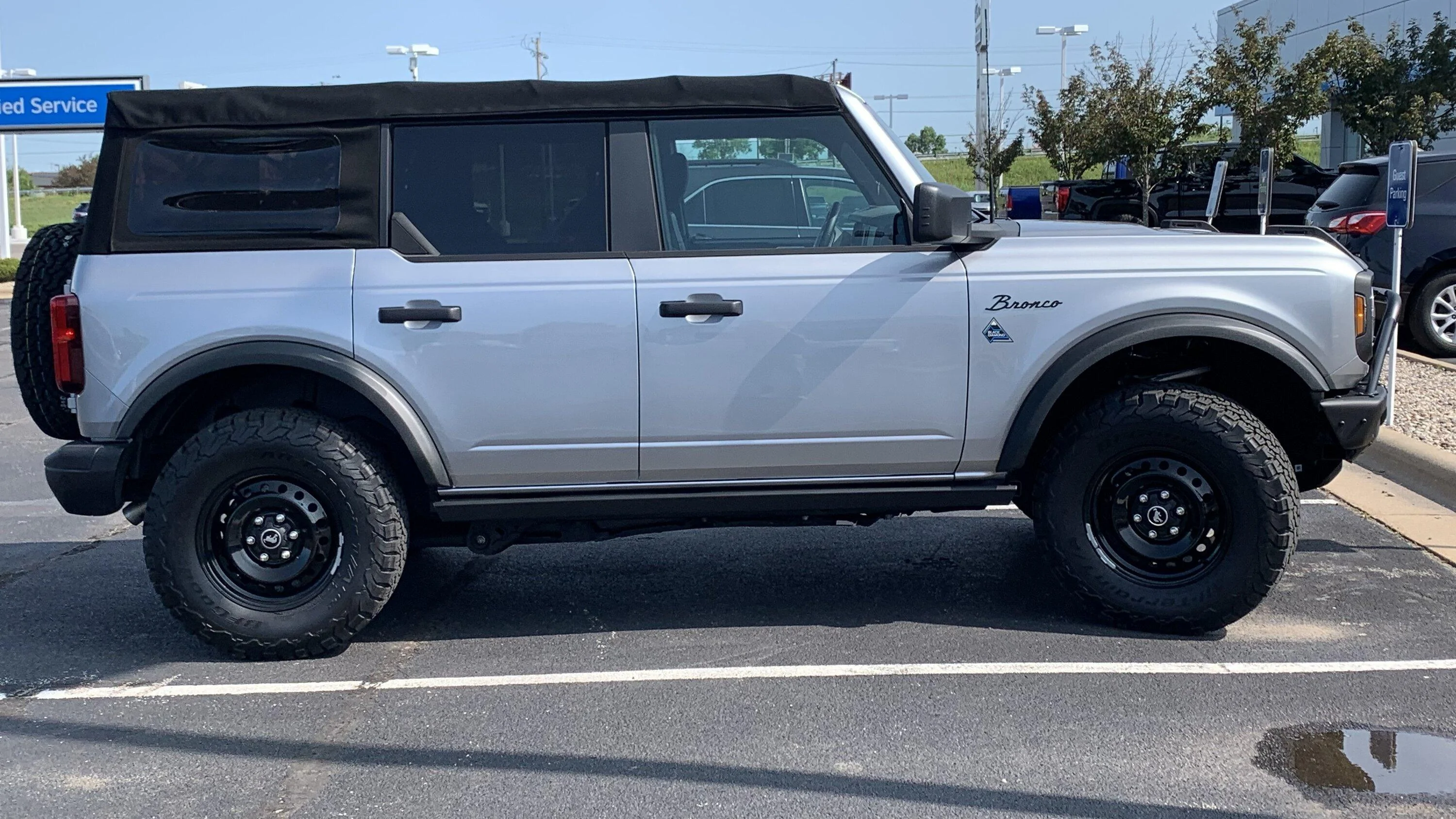 Ford Bronco ICONIC SILVER Bronco Club tempImageZCp4Mq