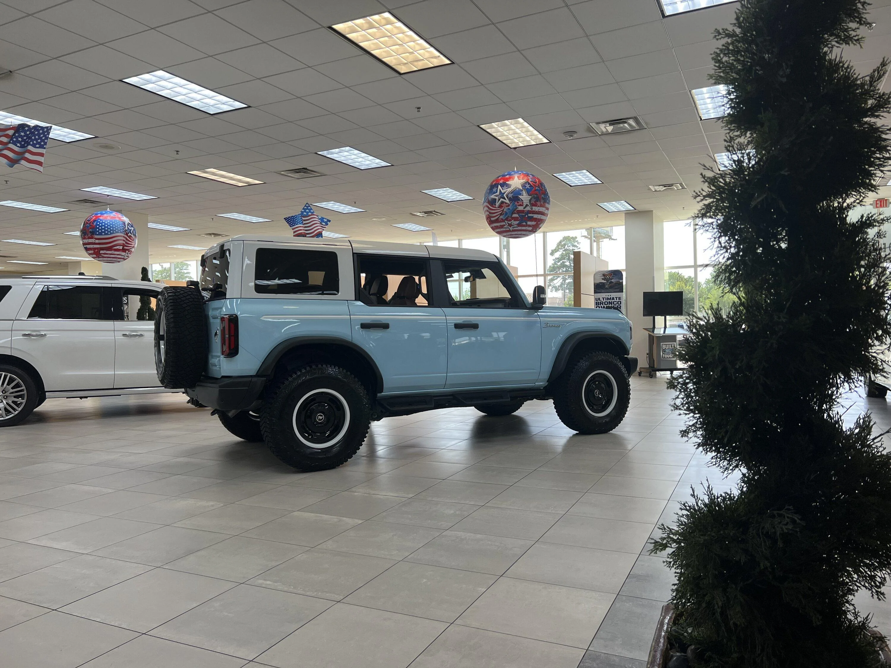 Ford Bronco HERITAGE EDITION Bronco Club 71149323798__D9D20363-DD63-4B13-BBAC-A1E235FD3D4A