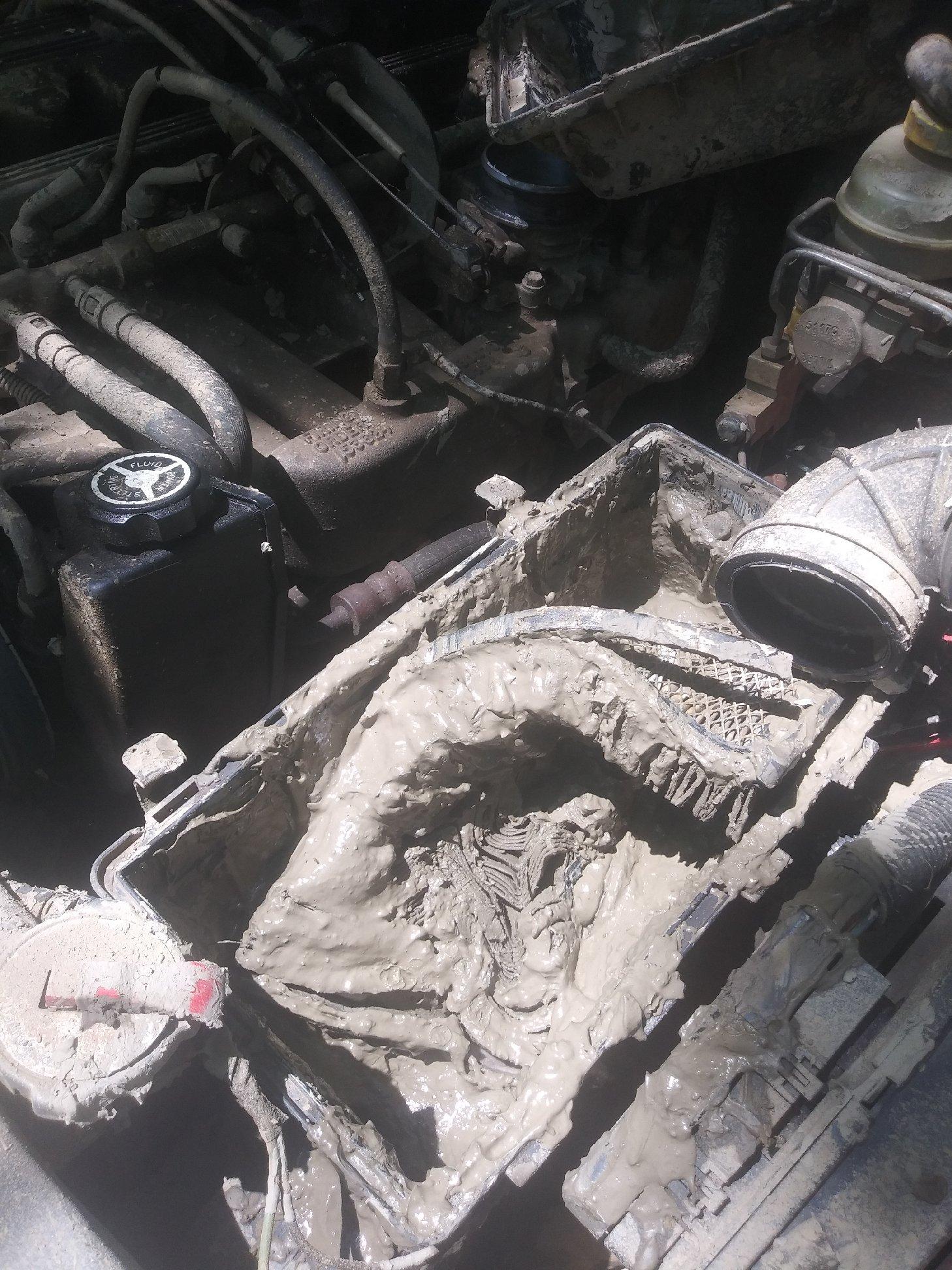 Ford Bronco That mud SUCKED! photo0(6)