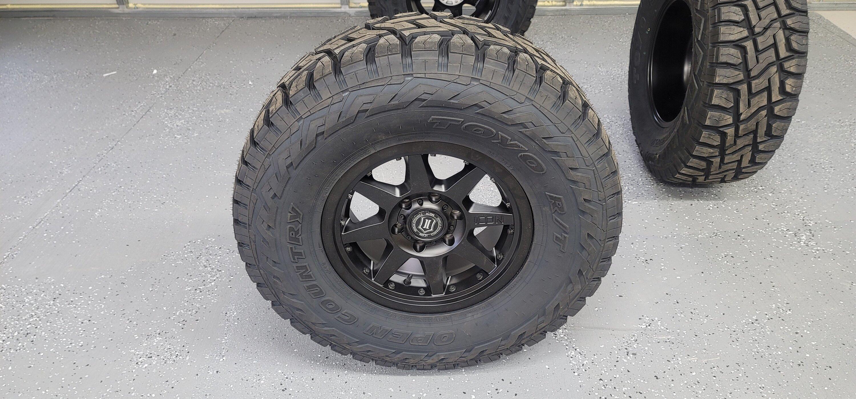 Ford Bronco BOSS'S(wife's) Azure Gray Metallic Badlands 20230323_171837