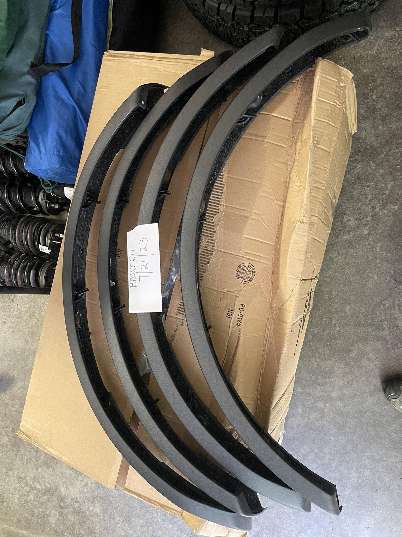 Ford Bronco FS:  Non-SAS Fender Flares Flares 1