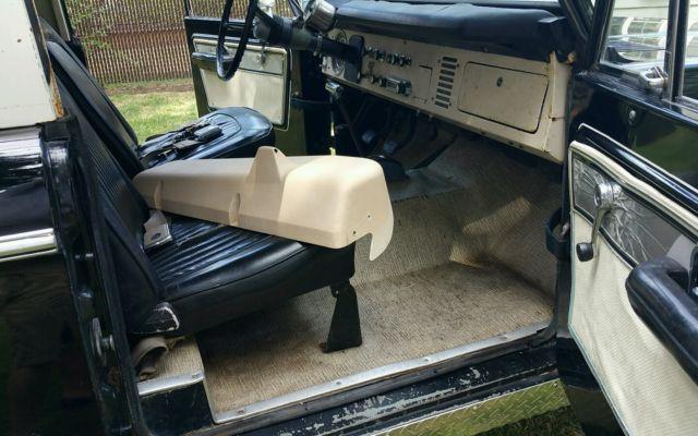 Ford Bronco Wildtrak Bronco Thread 1971-early-ford-bronco-with-original-black-paint-white-interior-great-bronco-9