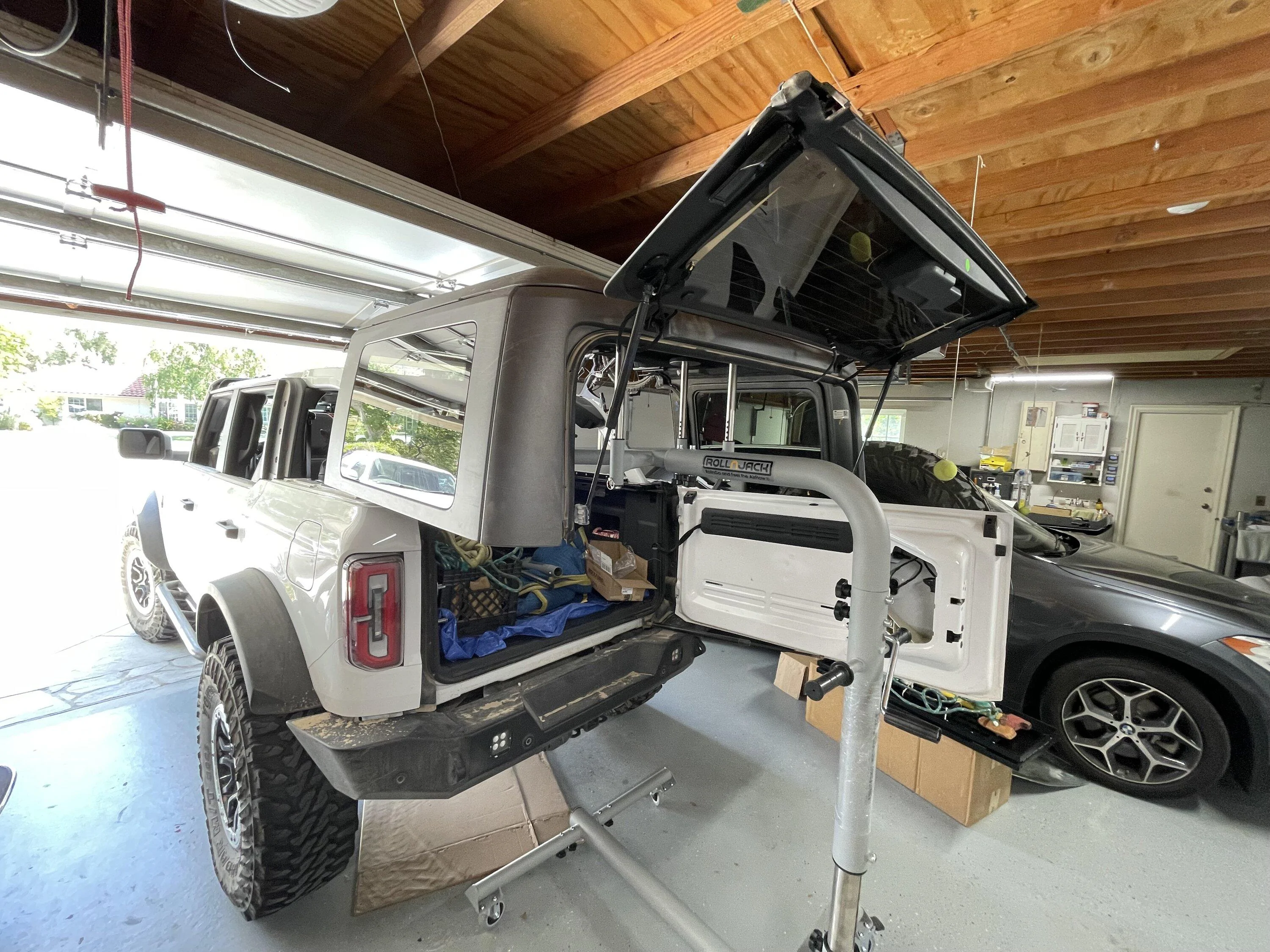 Ford Bronco TopLift Pro vs. RollnJack IMG_1020