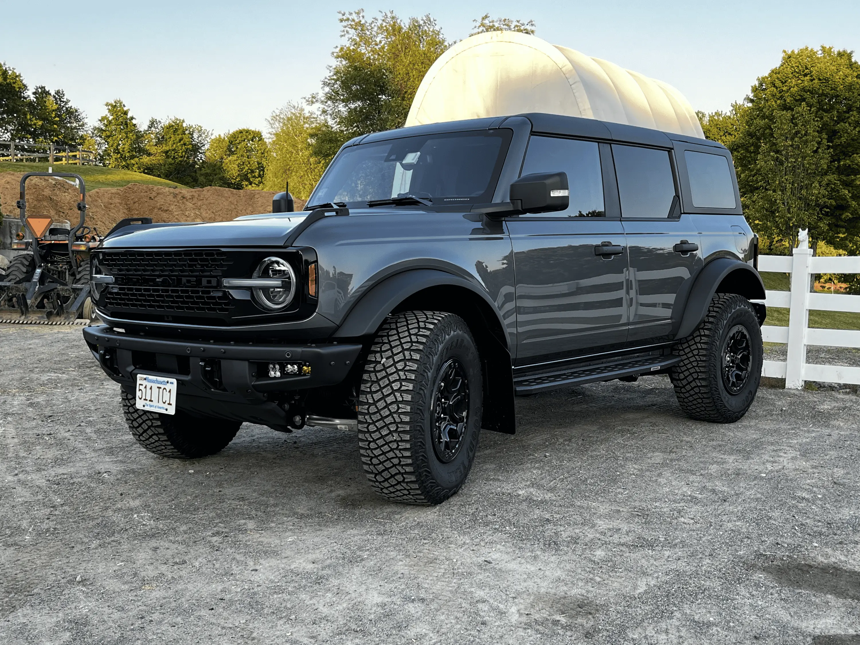 Ford Bronco CARBONIZED GRAY Bronco Club tempImagesm7XtN