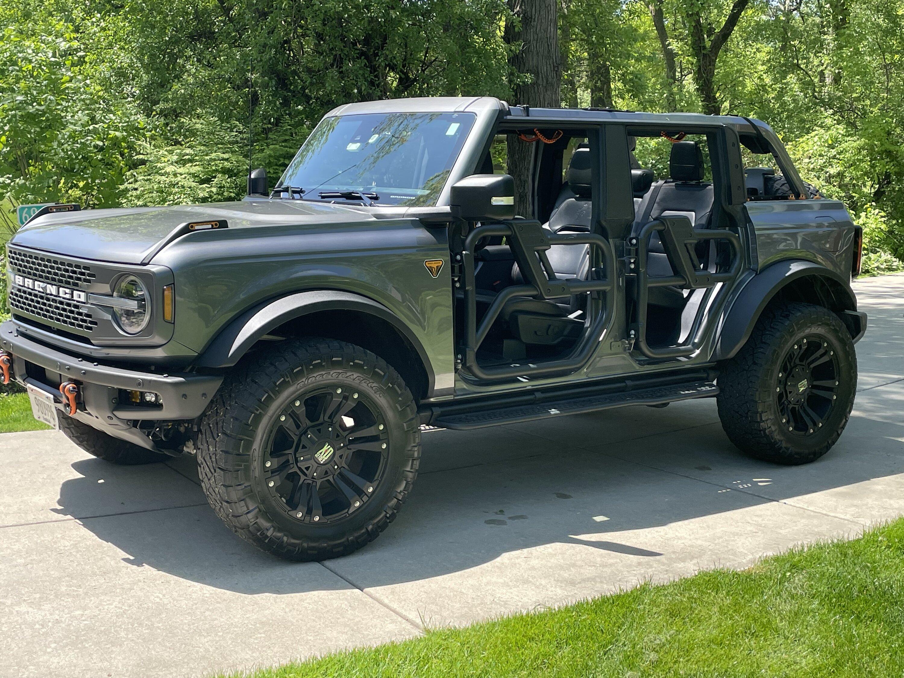 Ford Bronco CARBONIZED GRAY Bronco Club IMG_0851