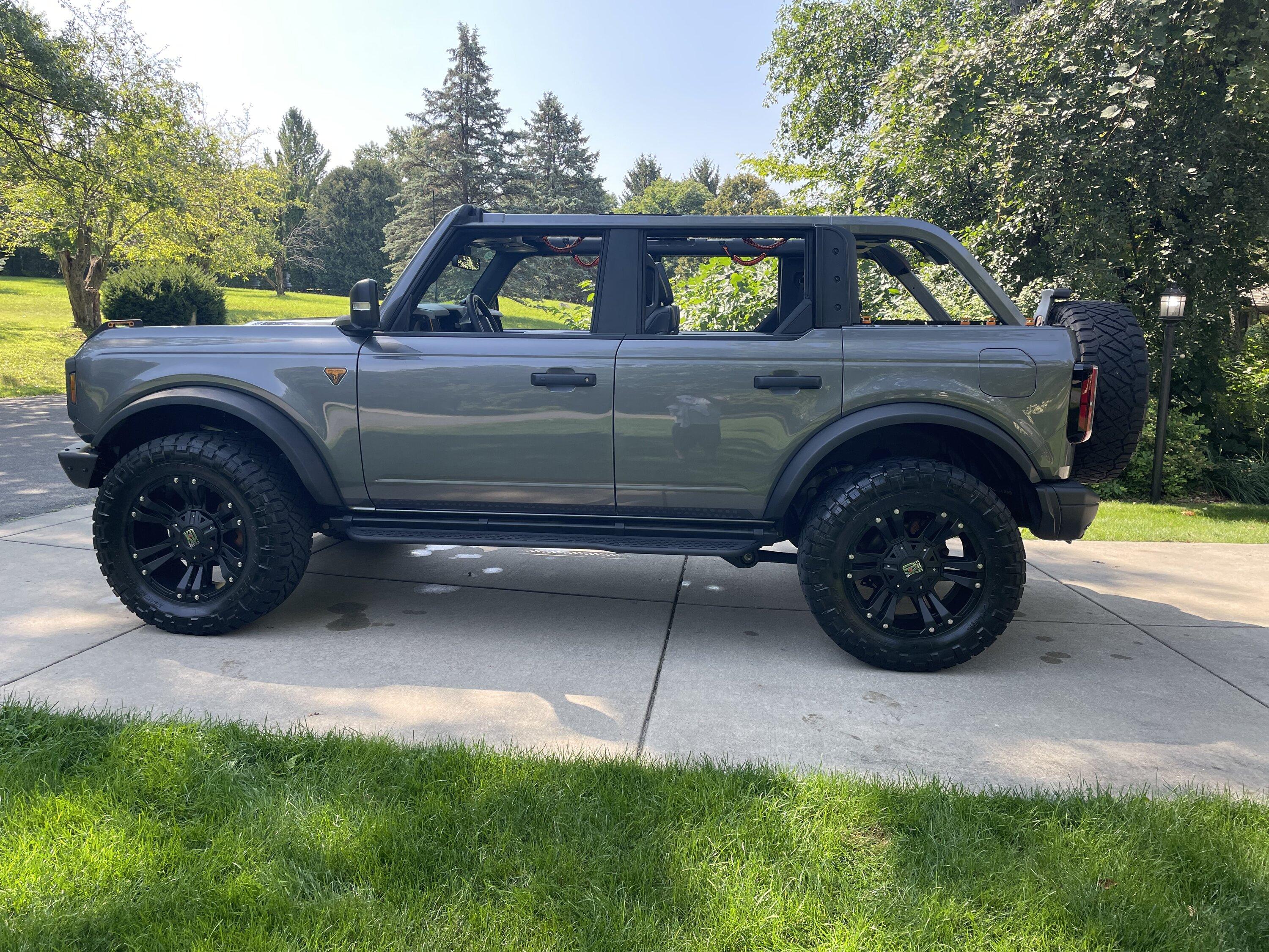Ford Bronco CARBONIZED GRAY Bronco Club IMG_0446