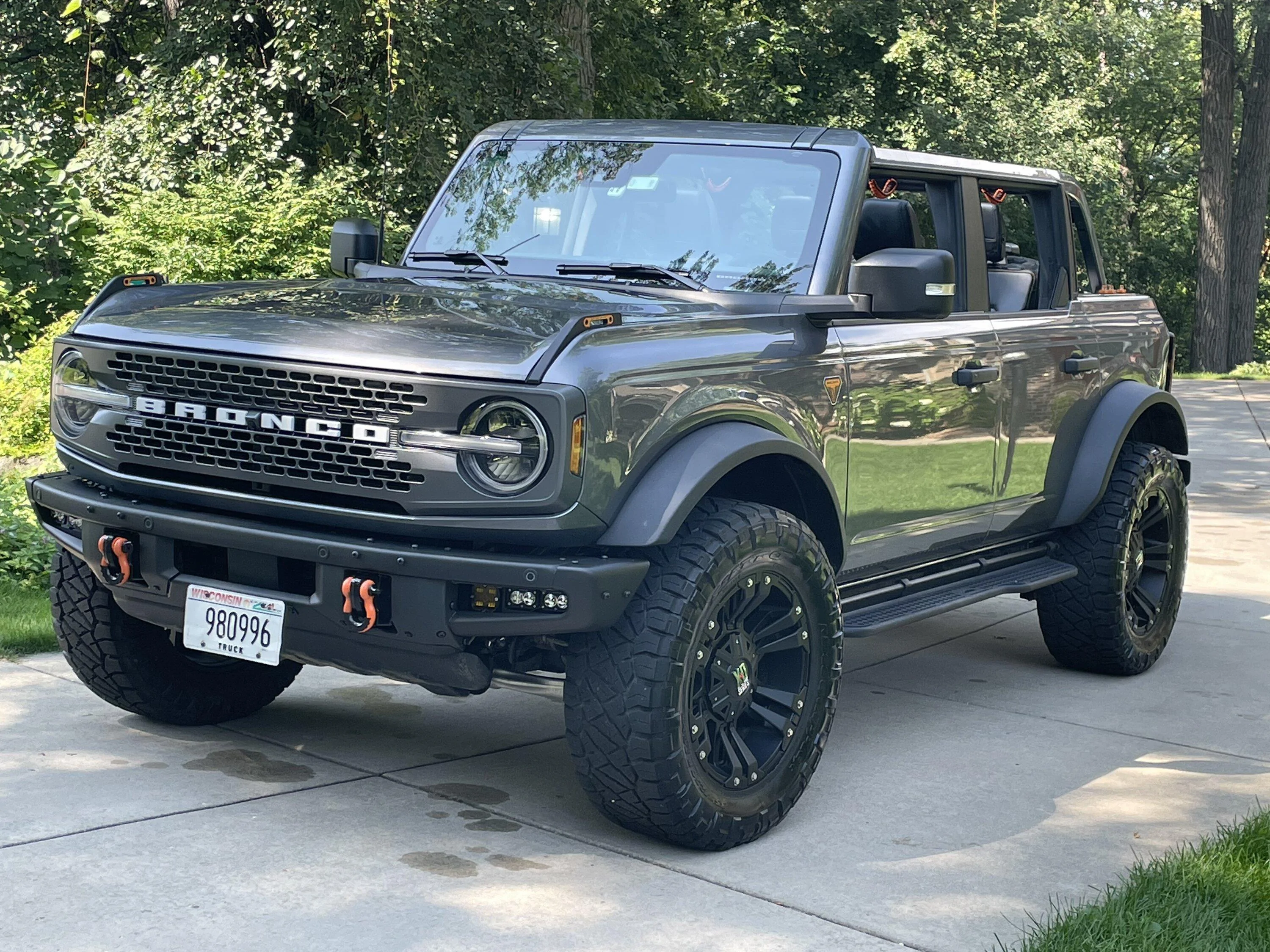 Ford Bronco CARBONIZED GRAY Bronco Club IMG_0448