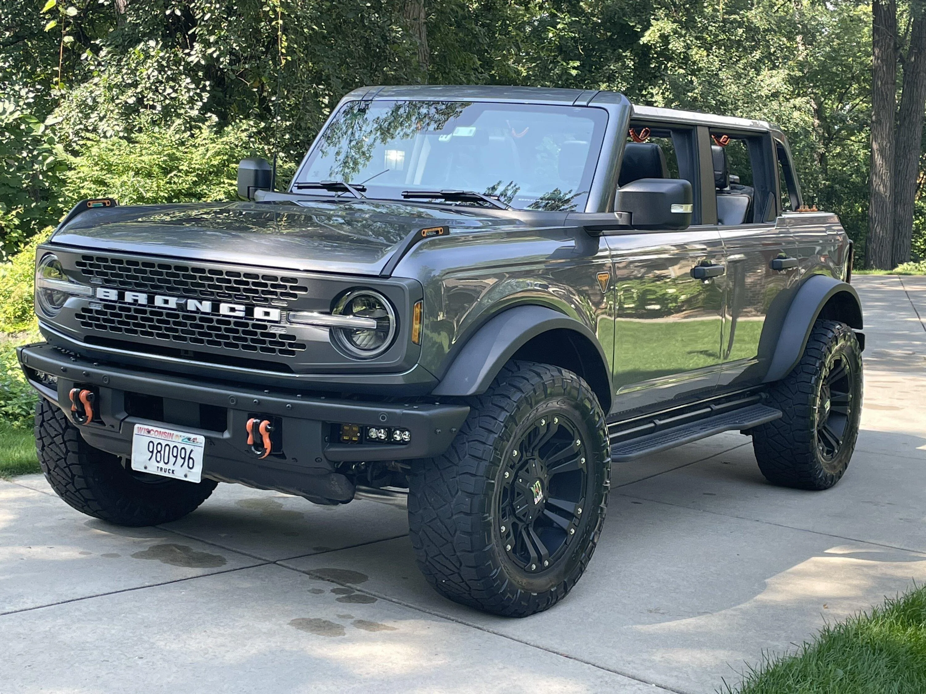 Ford Bronco CARBONIZED GRAY Bronco Club IMG_0449