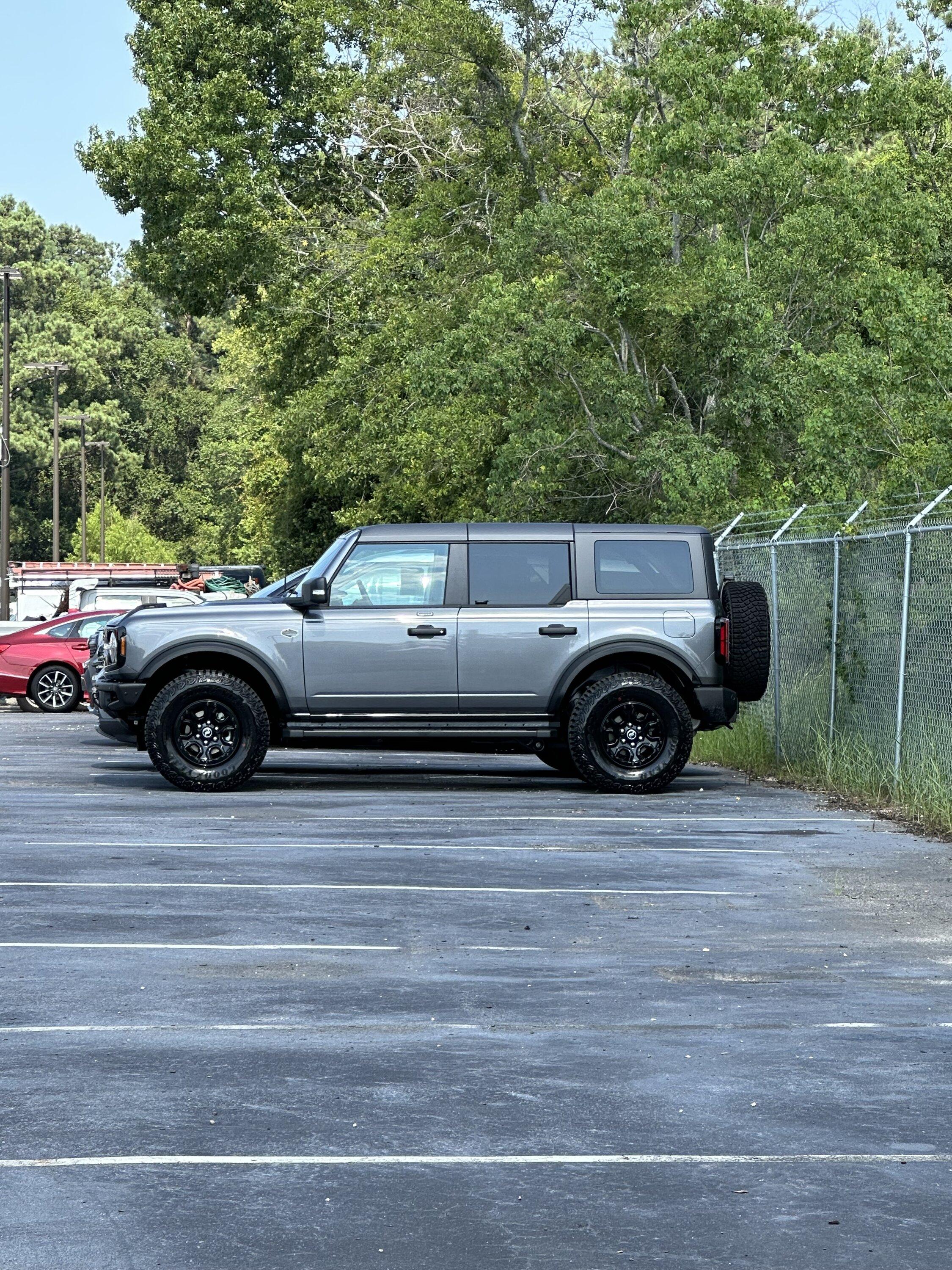 Ford Bronco CARBONIZED GRAY Bronco Club IMG_1669