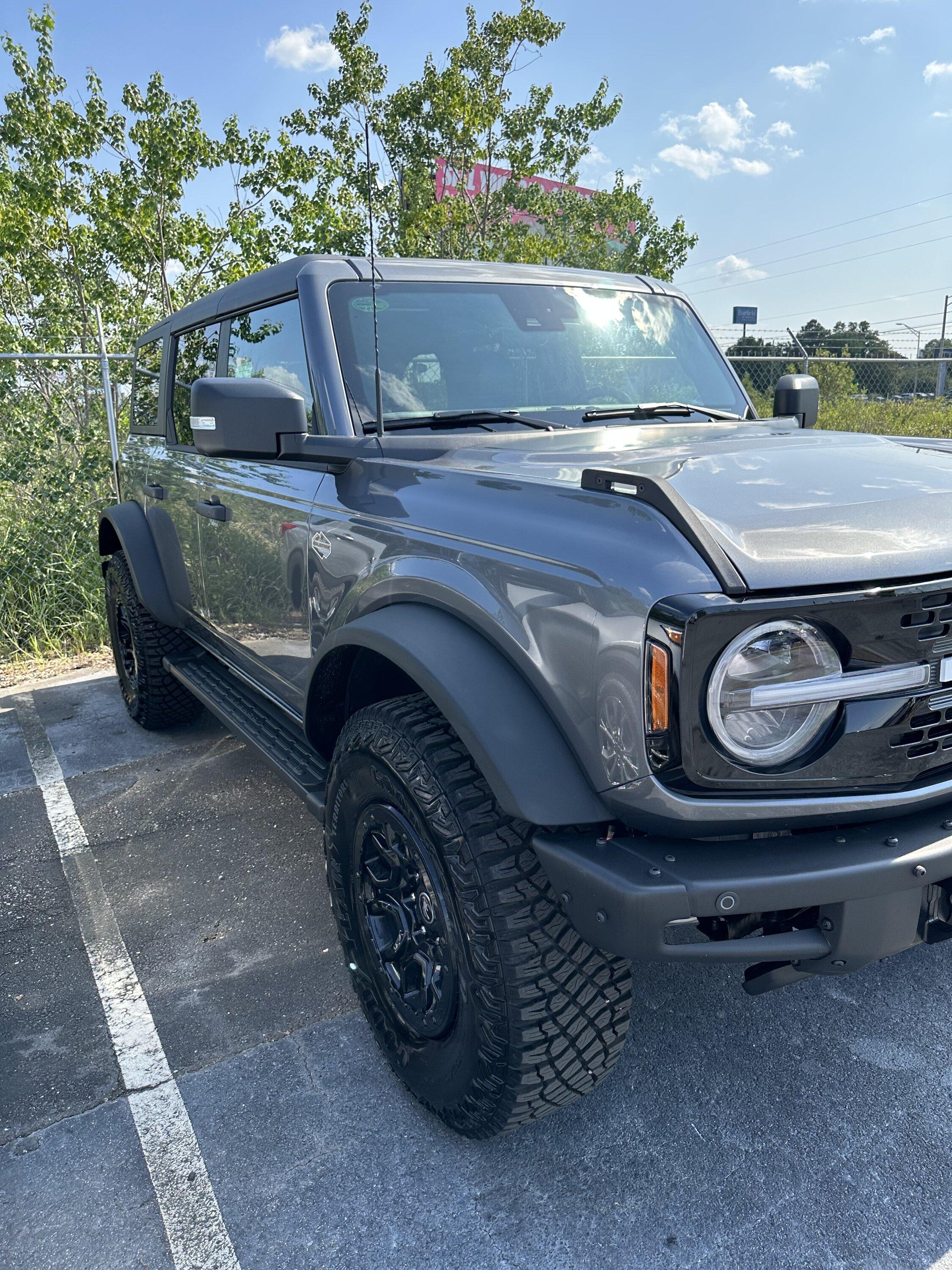 Ford Bronco CARBONIZED GRAY Bronco Club IMG_1670