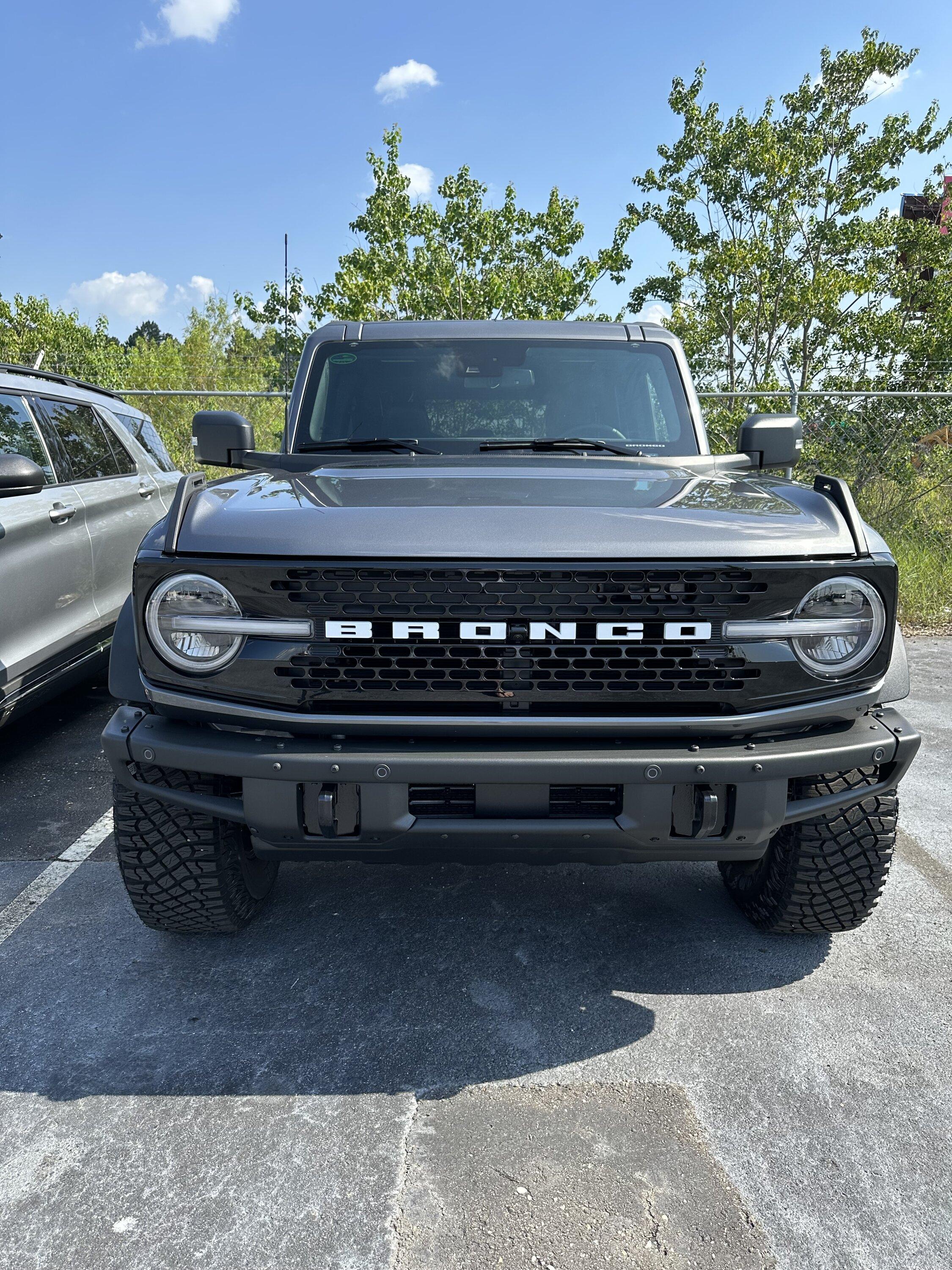 Ford Bronco CARBONIZED GRAY Bronco Club IMG_1671