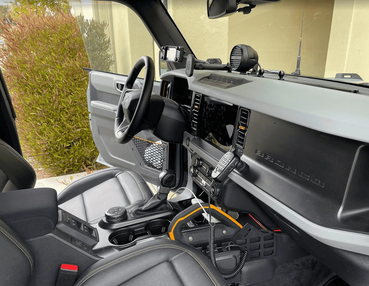 Ford Bronco Ham Radio gear help 1690323763906