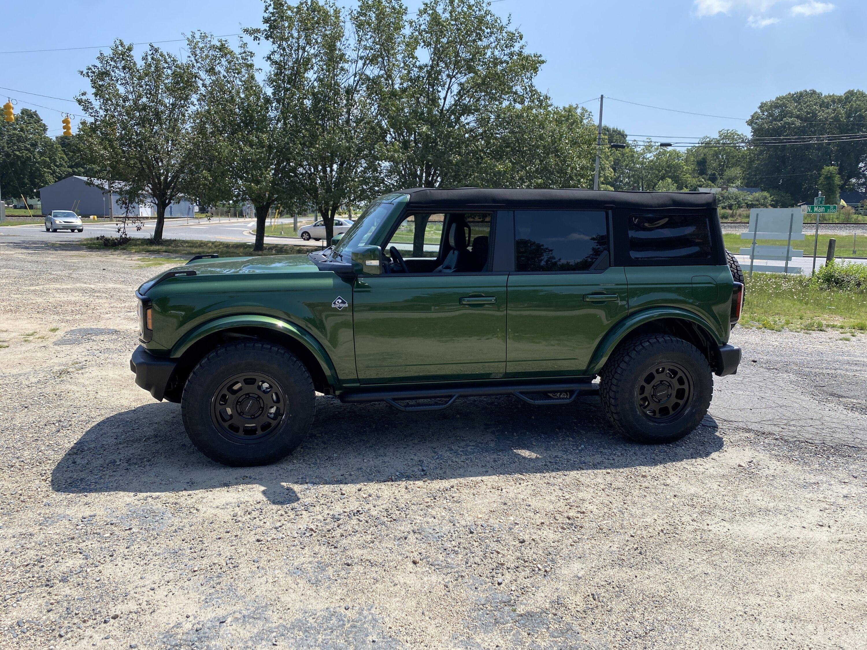 Ford Bronco ERUPTION GREEN Bronco Club EE365DC3-00EA-4534-AD29-3F11DD7E2FE6