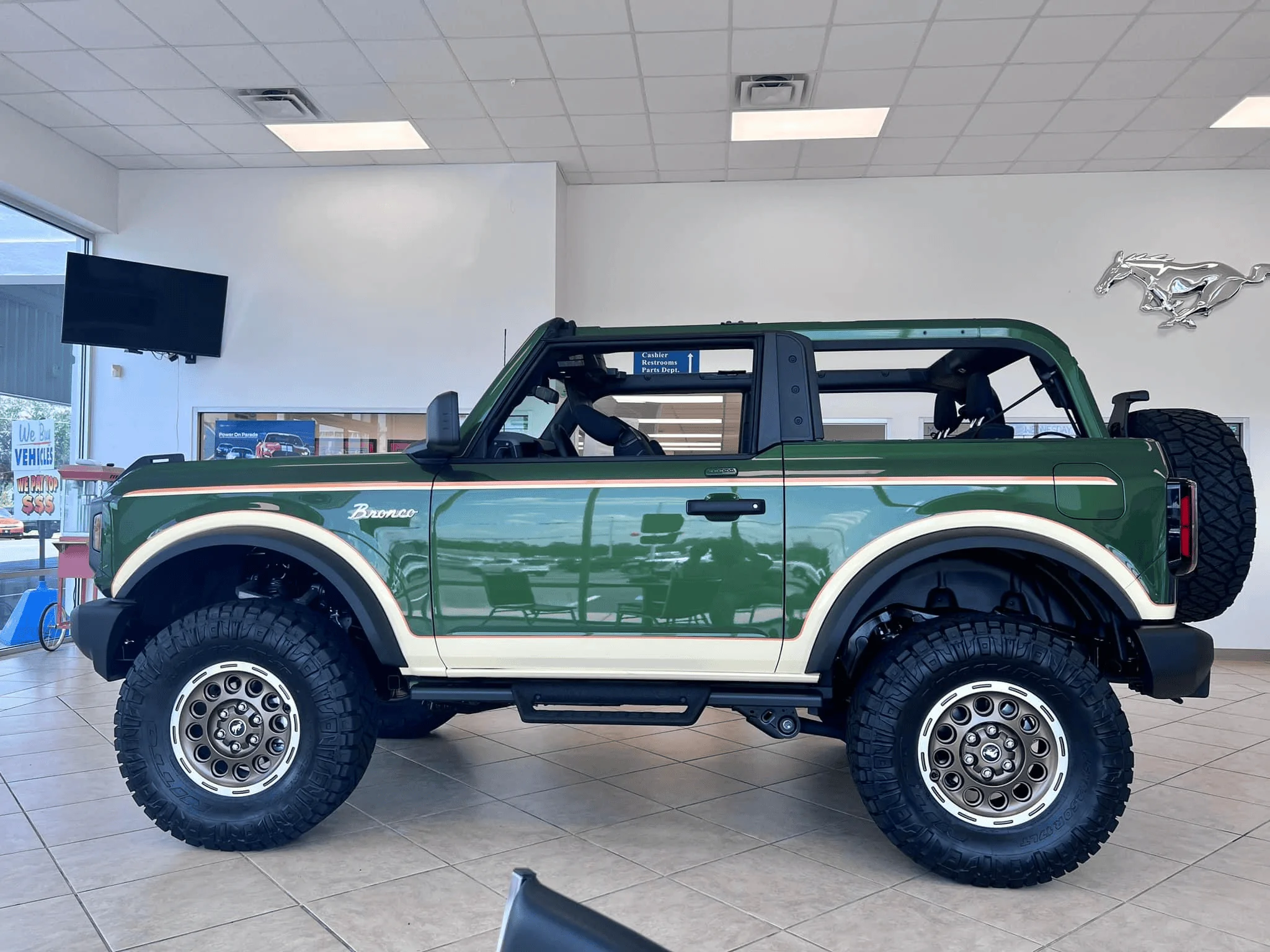 Ford Bronco ERUPTION GREEN Bronco Club IMG_2749