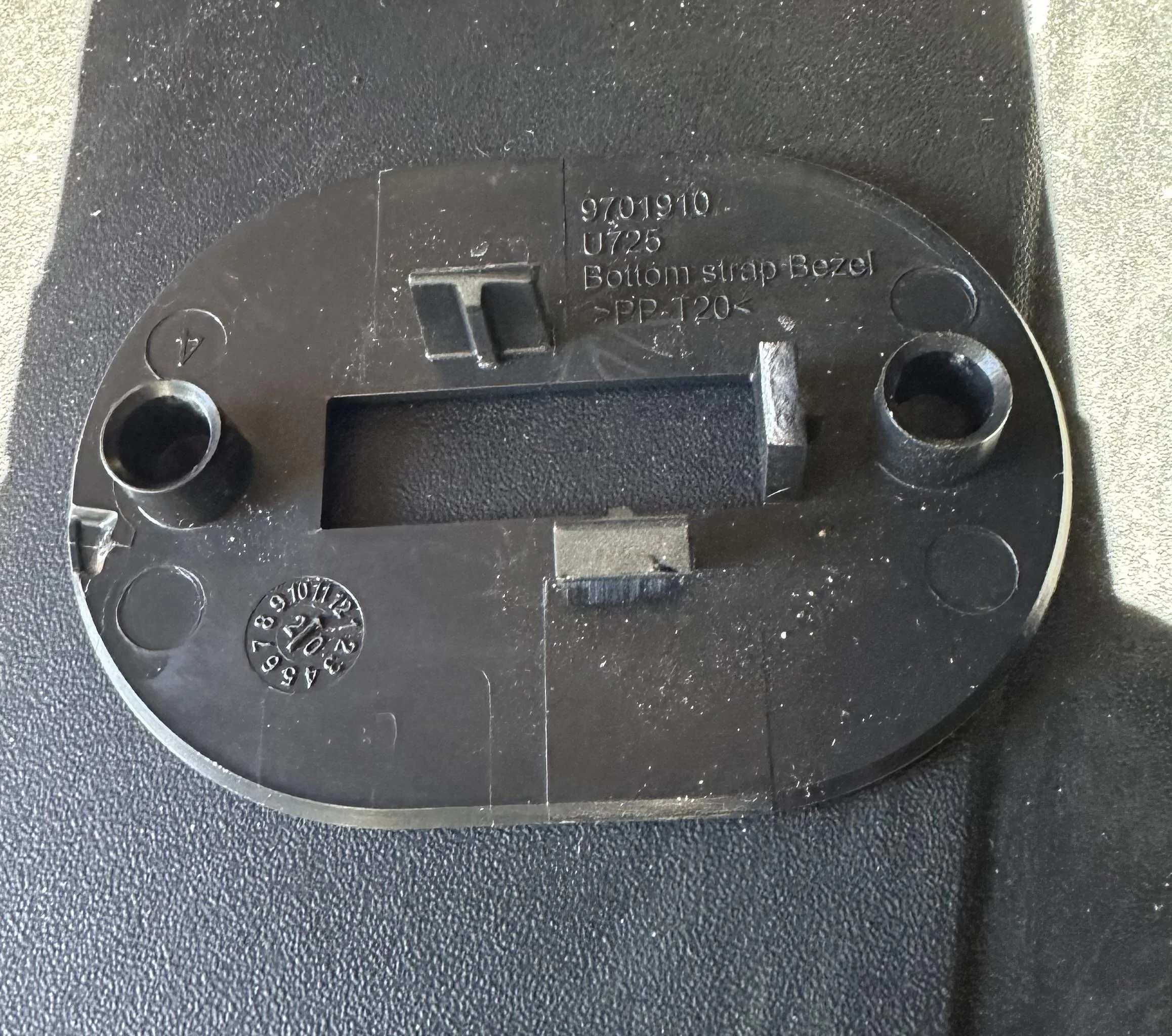Ford Bronco [Part Number Help] Trunk floor strap broken IMG_4640