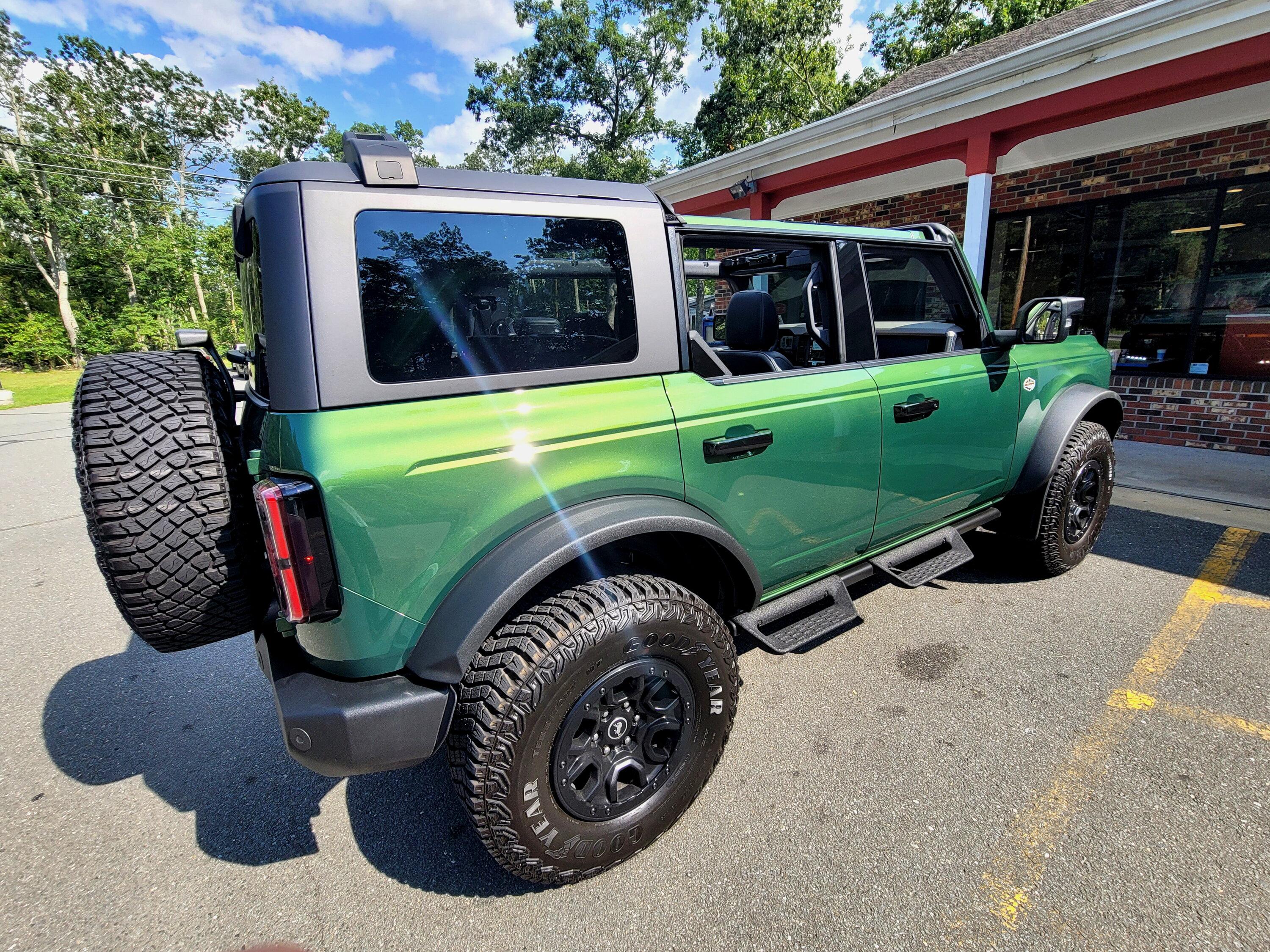 Ford Bronco ERUPTION GREEN Bronco Club 20230801_161031-picsay