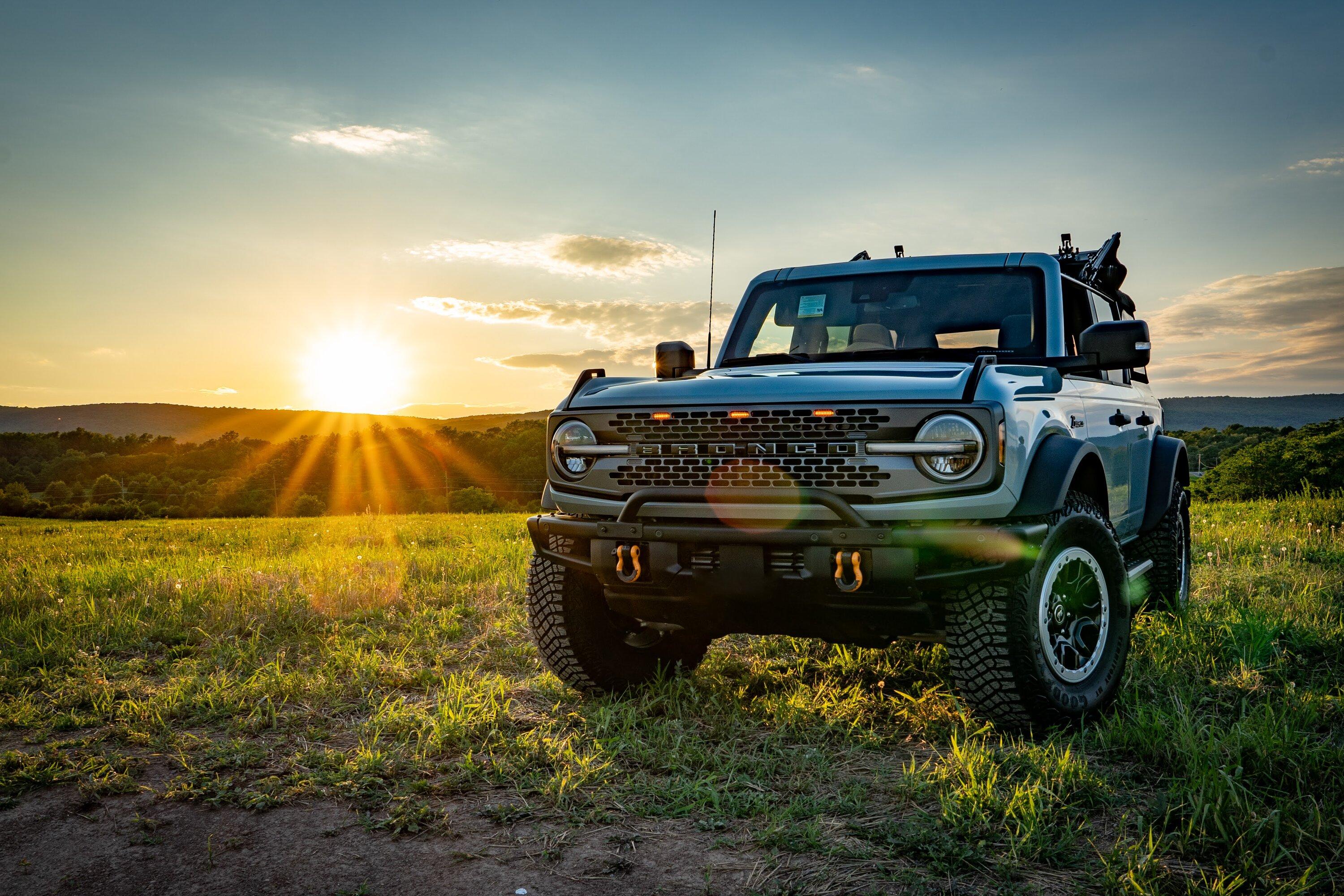 Ford Bronco Badlands at golden hour EA103615-Edit