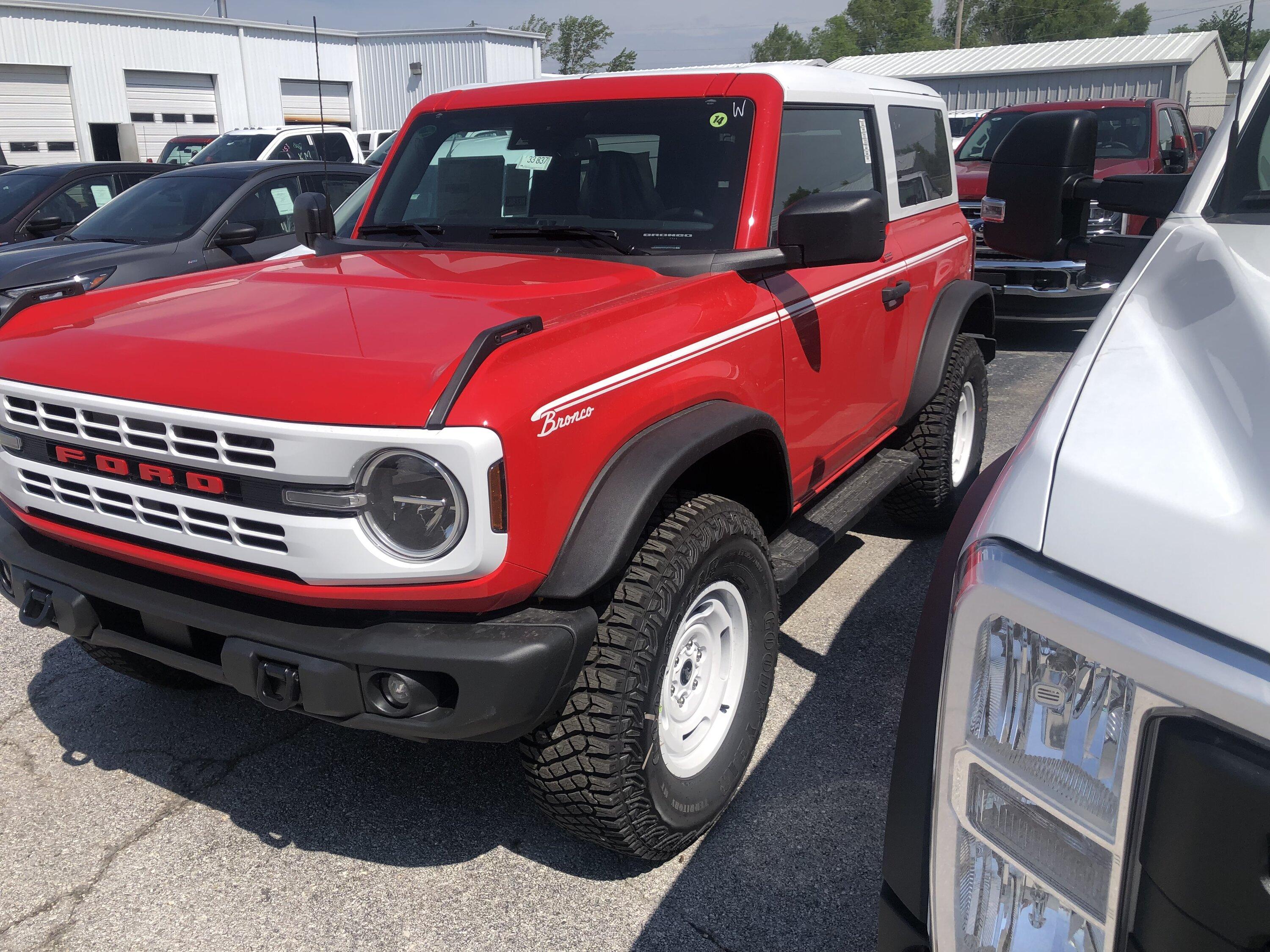 Ford Bronco HERITAGE EDITION Bronco Club 71277191512__4093CAC4-6EF0-4C9B-97F9-9B0B435D948D