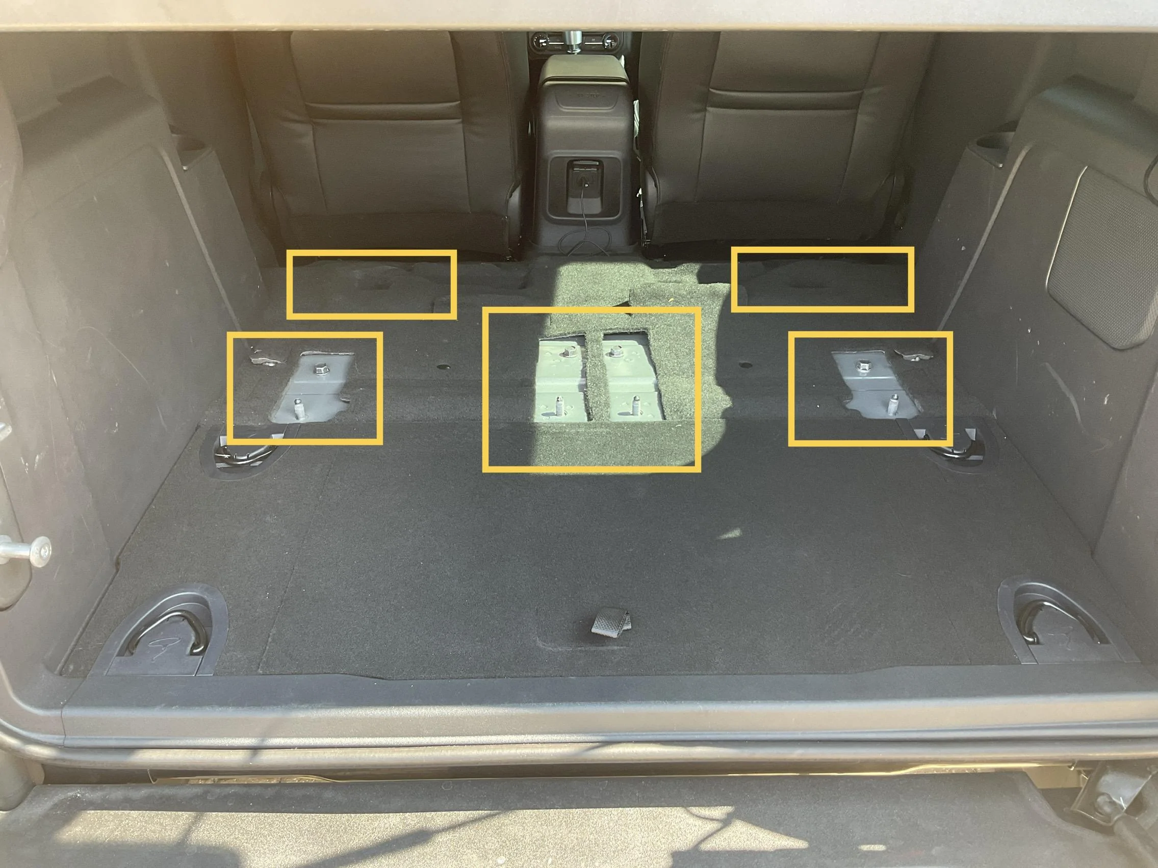 Ford Bronco Replacing back seat bench in 4 door with buckets? IMG_0731
