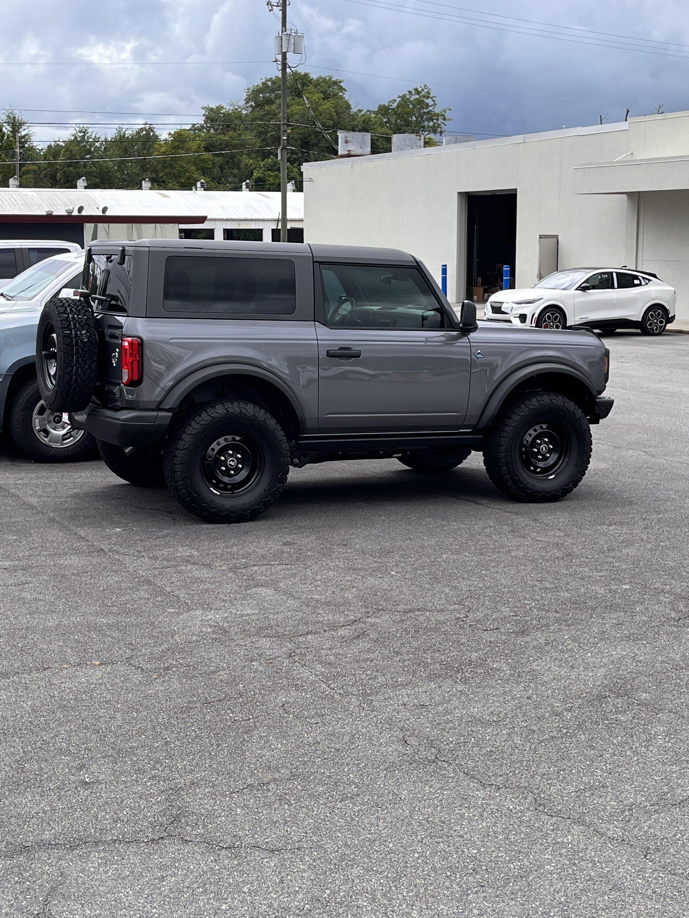 Ford Bronco 2dr vs 4dr IMG_4068