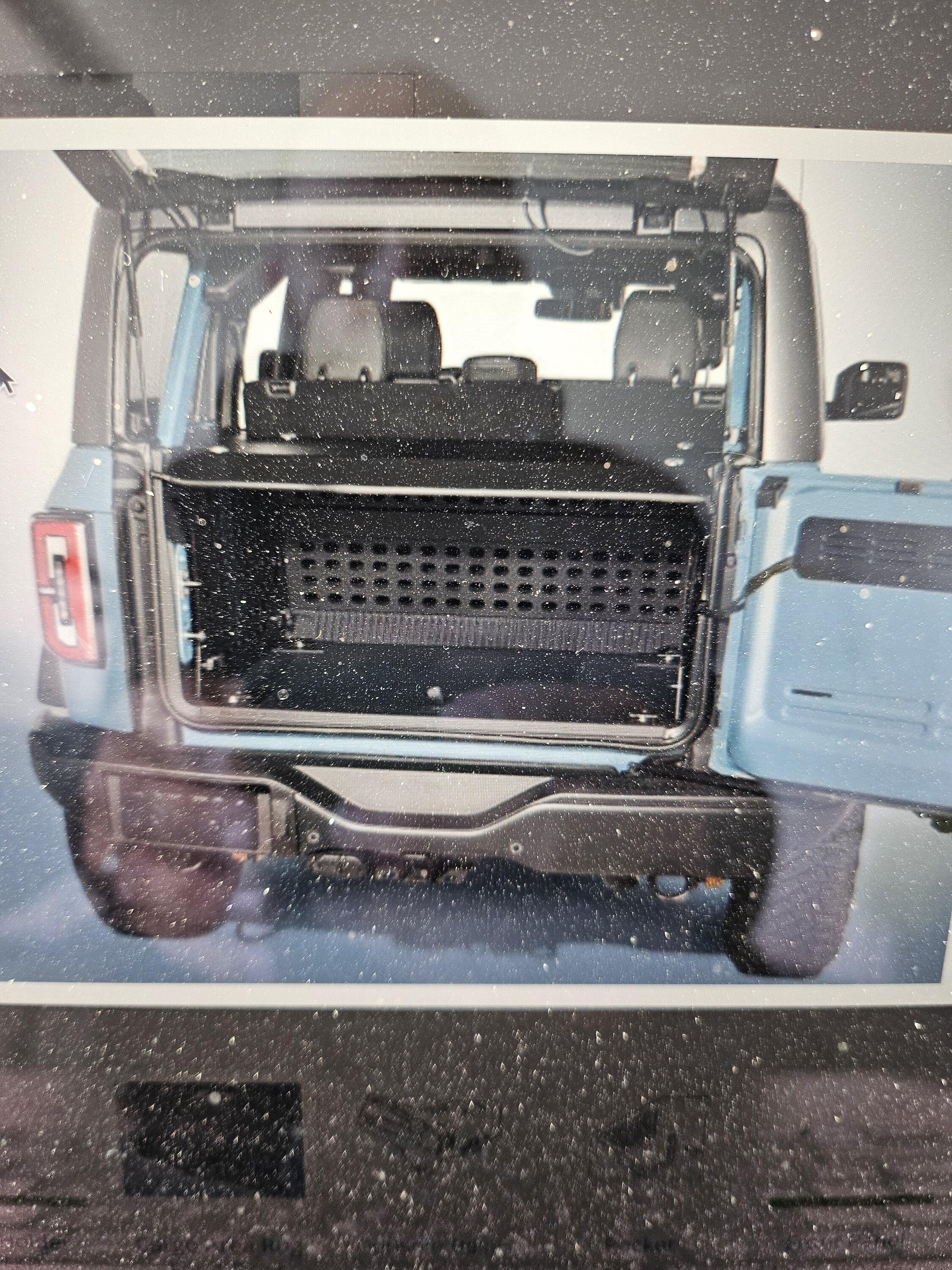 Ford Bronco Bronco enclosure 1691527374884705979867402146852