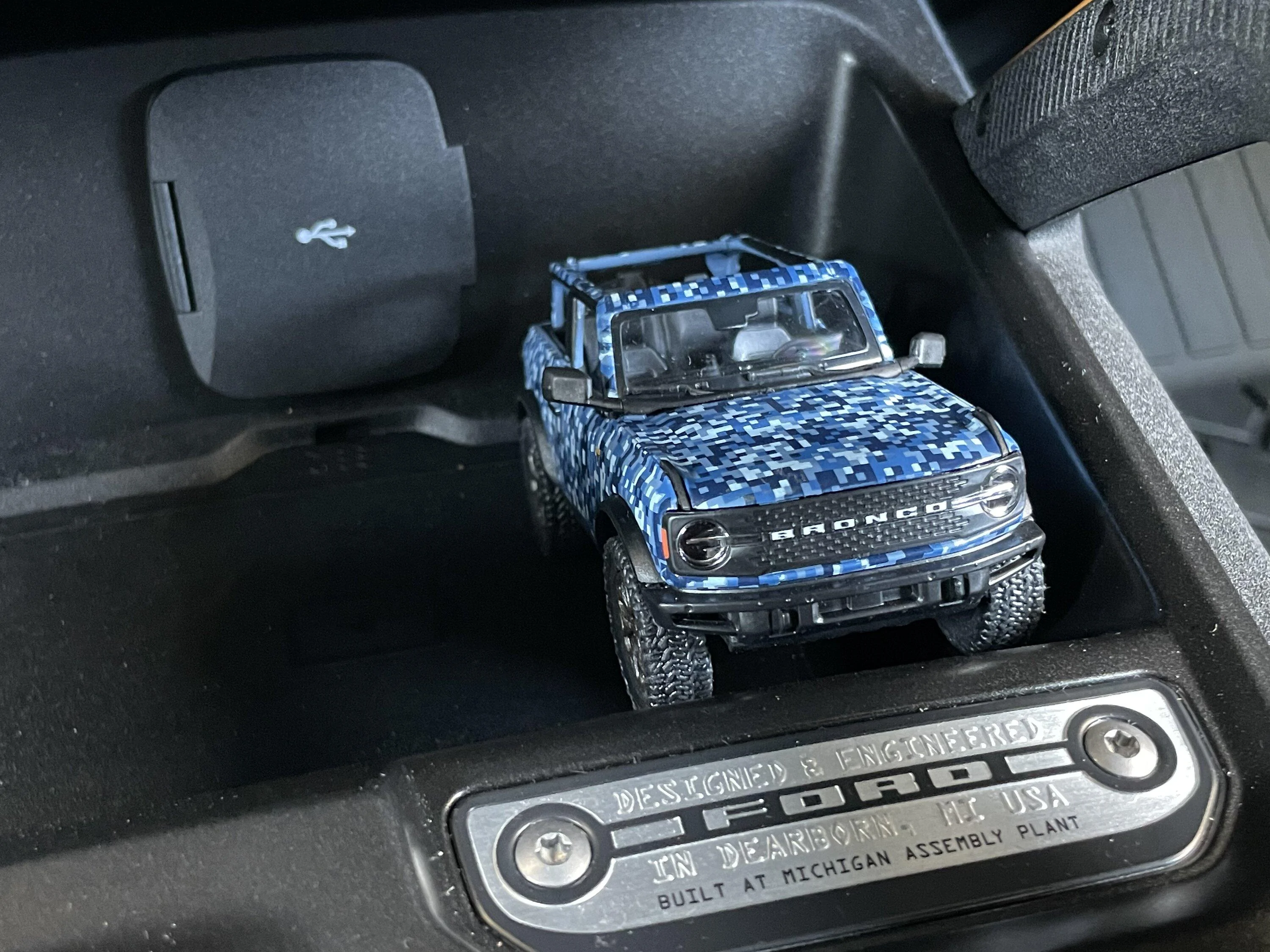Ford Bronco diecast  looking for 1/24 4dr B2CA7DDF-7965-44CF-B62A-2685AD996971