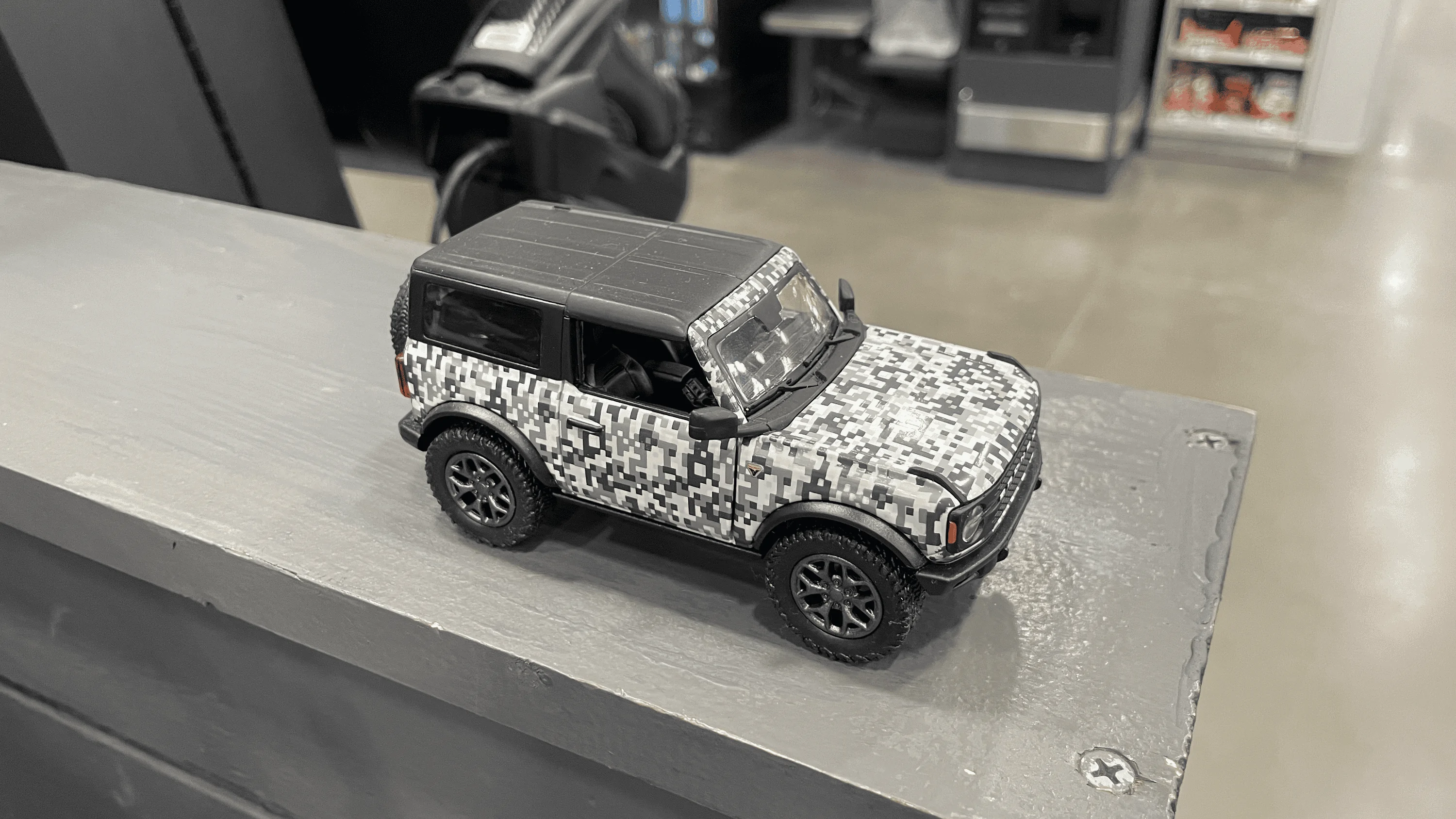 Ford Bronco diecast  looking for 1/24 4dr tempImageiTZi9