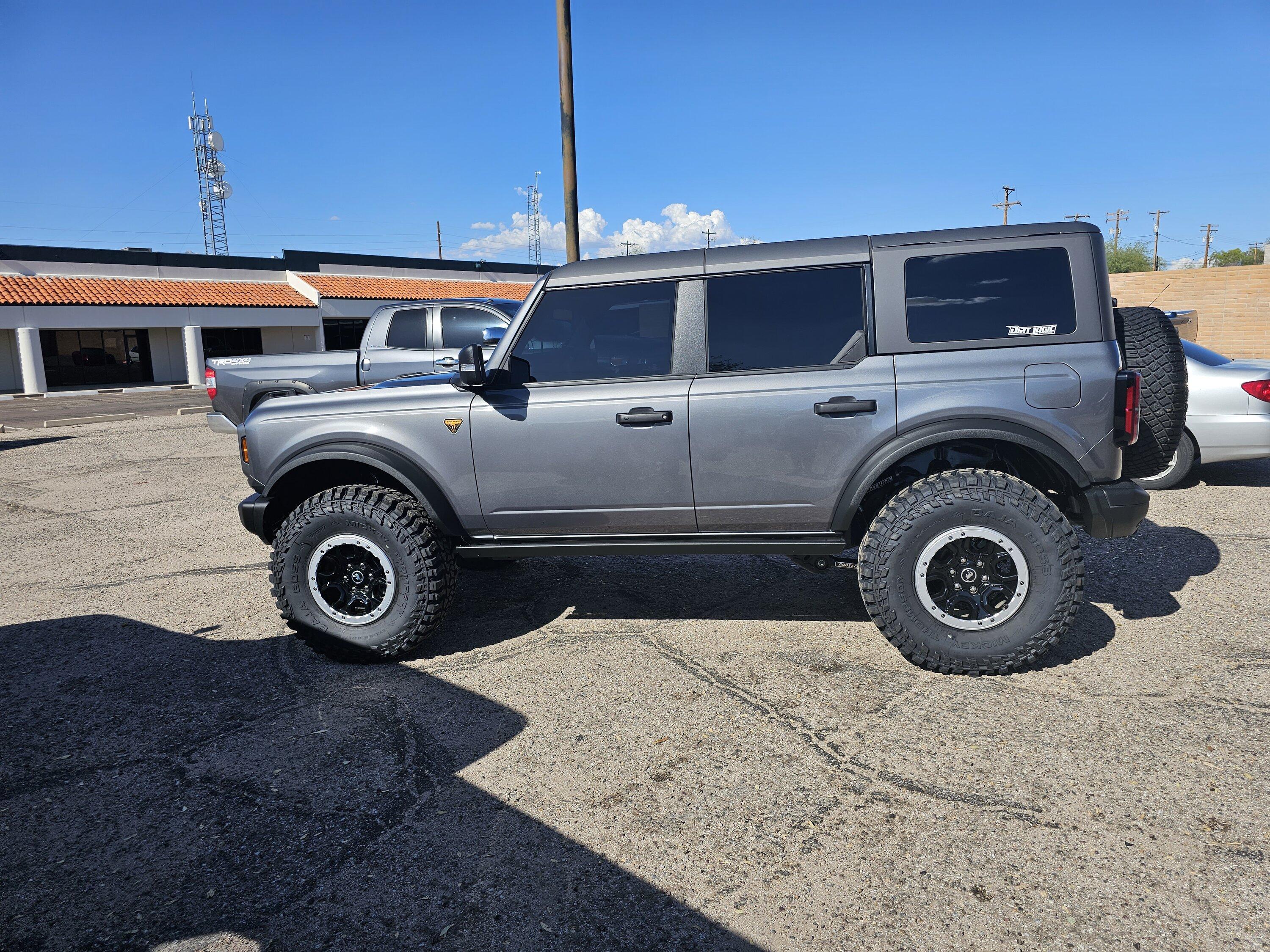 Ford Bronco 2023 Carbonized Gray Sasquatch Badlands - Holy IFS Build 20230802_161531