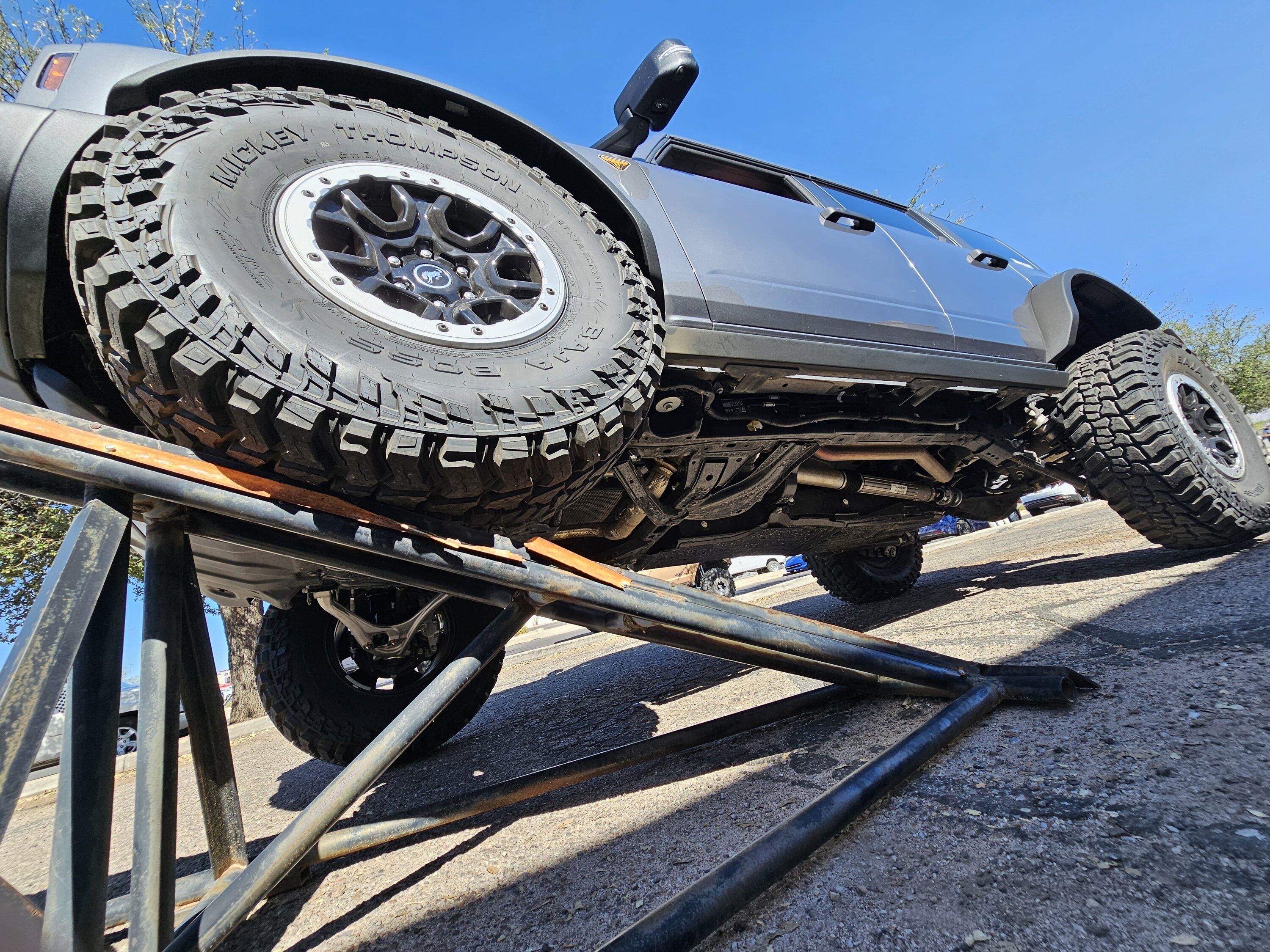 Ford Bronco 2023 Carbonized Gray Sasquatch Badlands - Holy IFS Build 20230805_092424