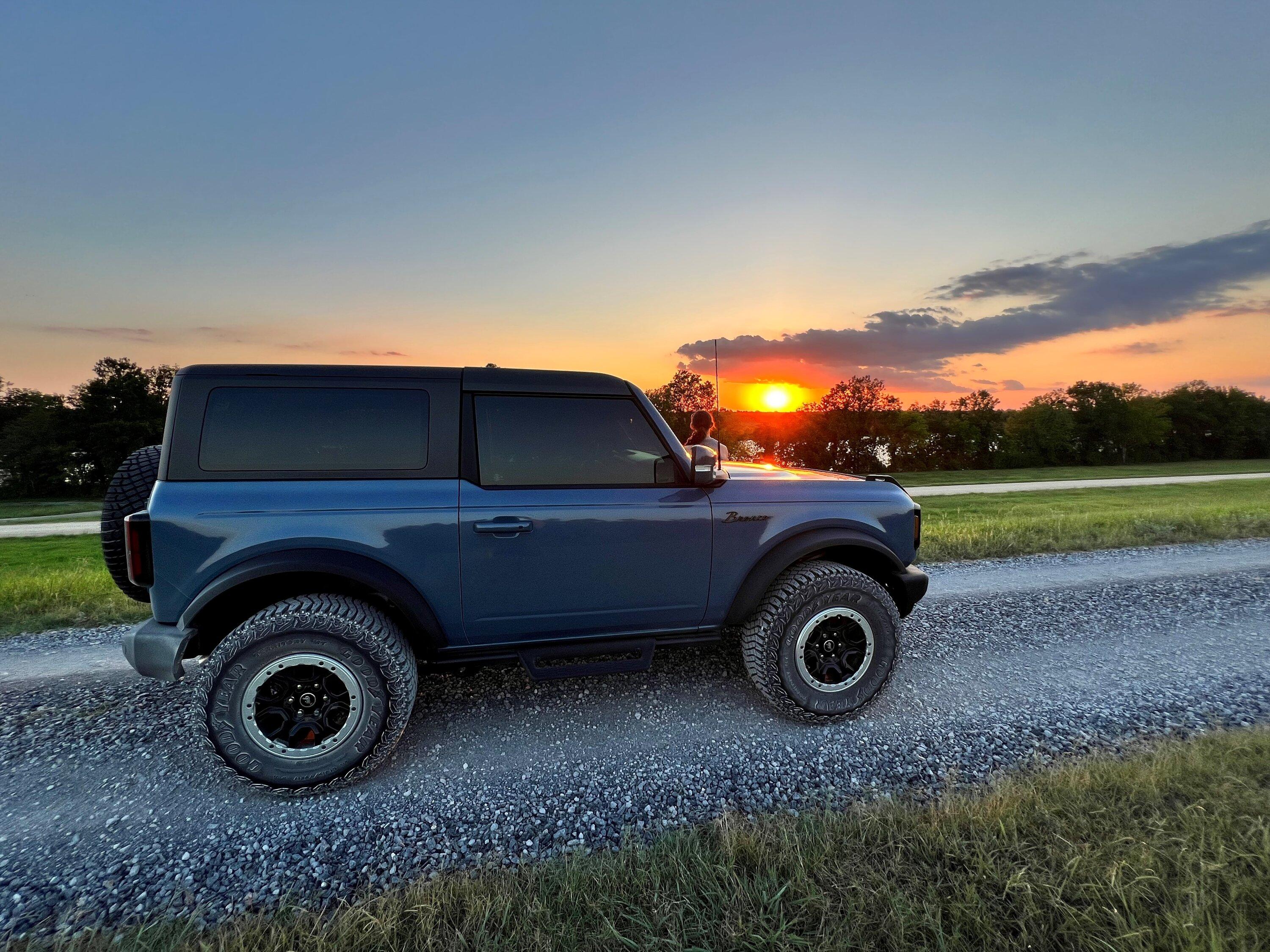 Ford Bronco Bronco Team 2 door. Sunset02