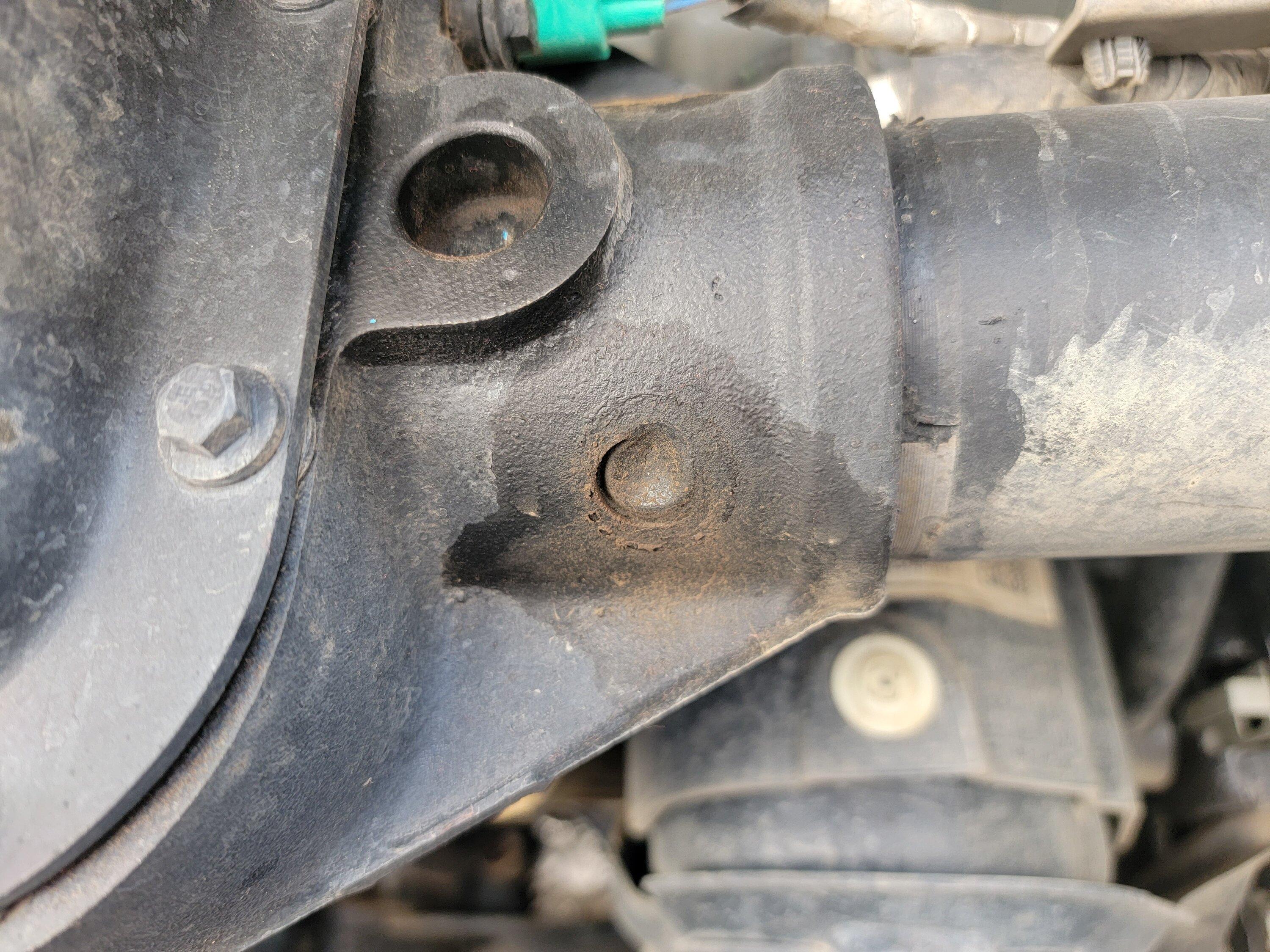 Ford Bronco Rear Axle Sweating? 8-23 Lower Right Axle