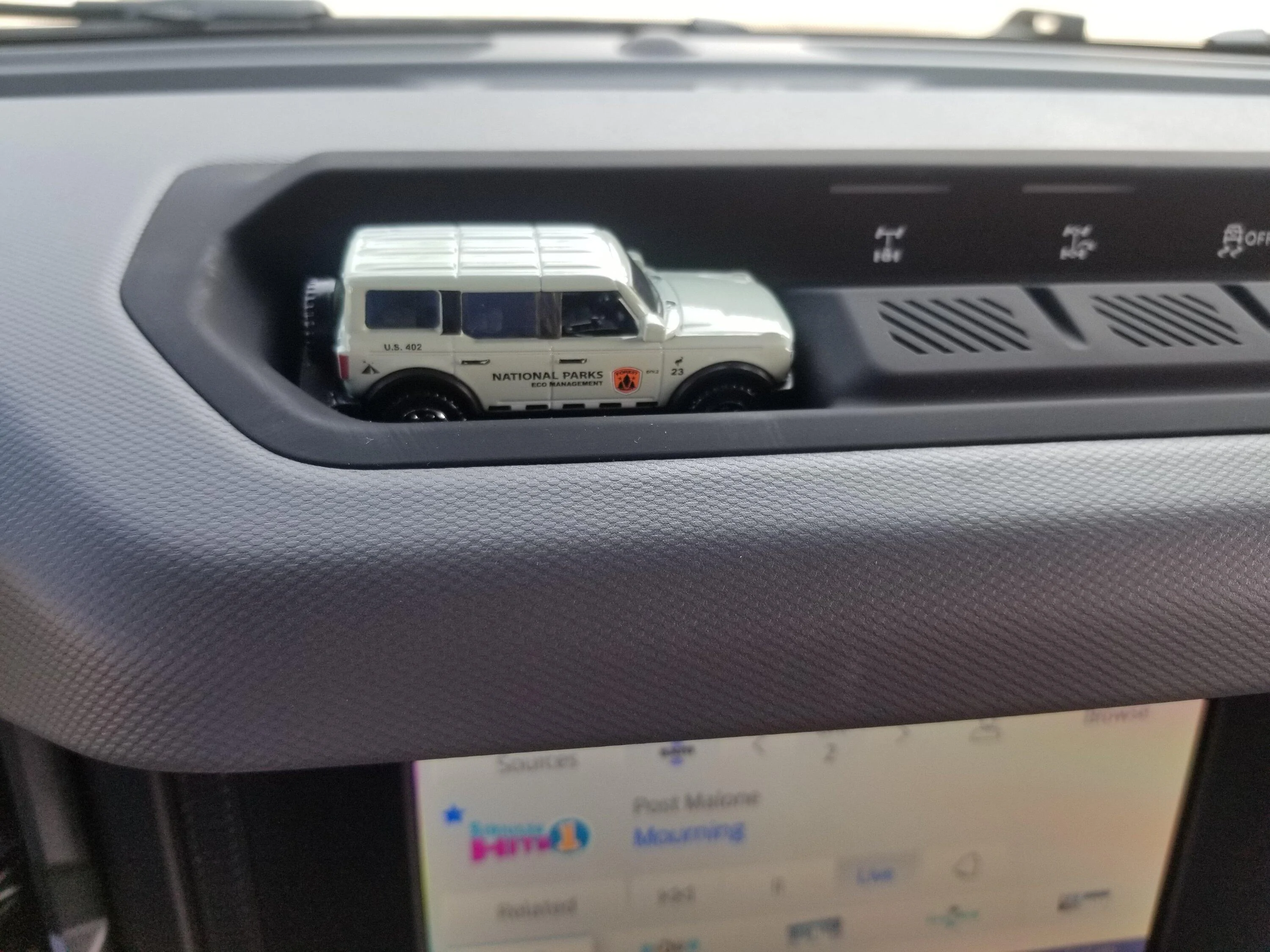 Ford Bronco Blank/missing switches on dash hero pack 20230619_160555