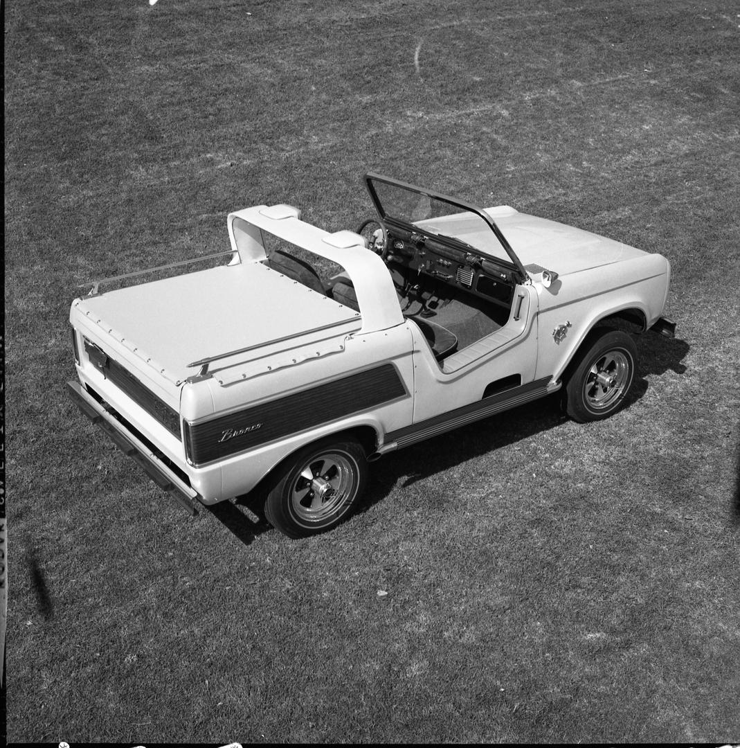Ford Bronco Cool concept Bronco from '66. access-1966_ford_bronco_146009_533
