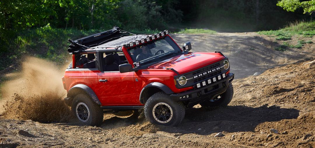 Ford Bronco Making memories! Bronco kickin up dirt