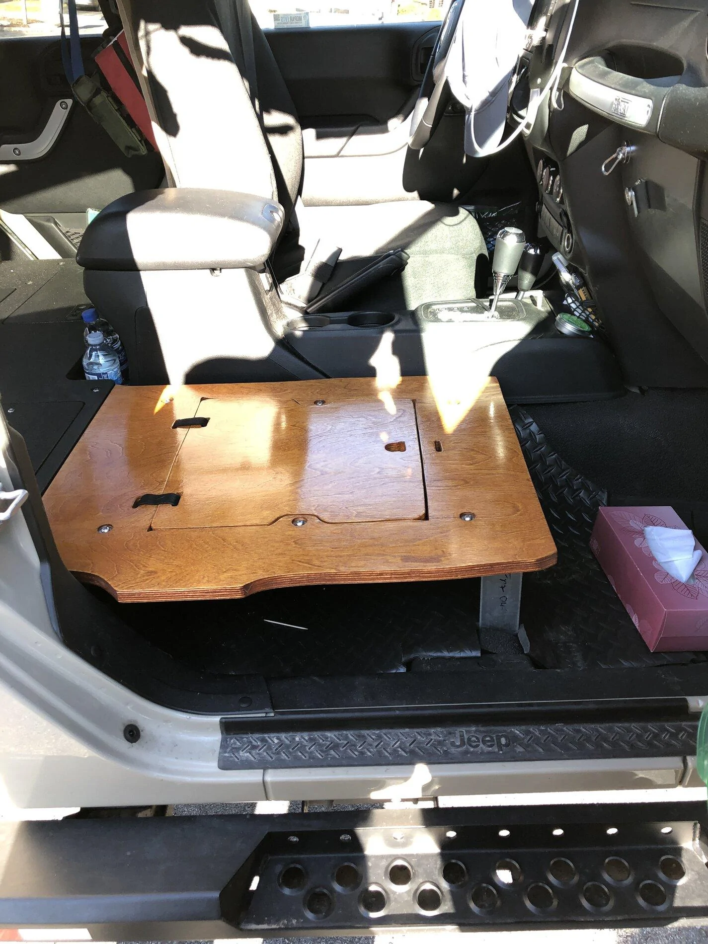 Ford Bronco Flat cargo floor system EC37B627-78FF-45F7-9534-2EF7F17E3D99