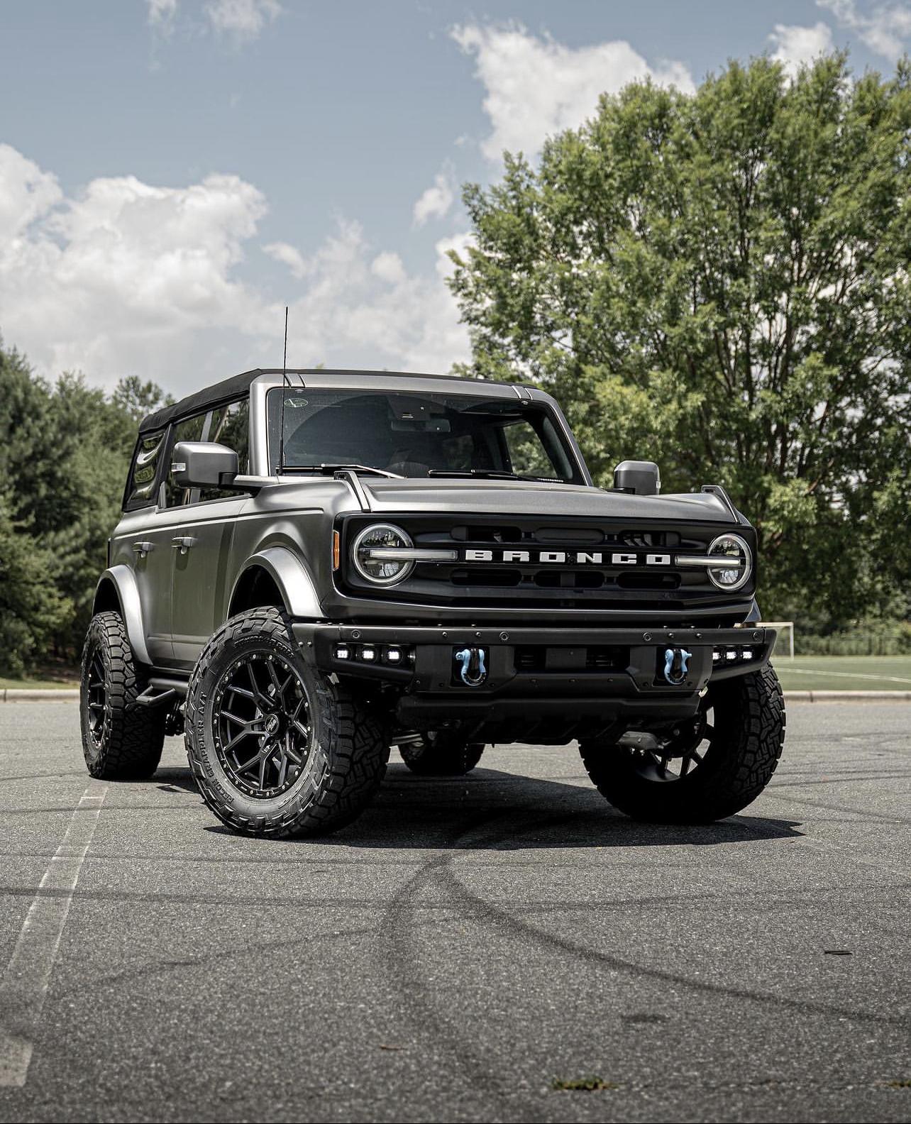 Ford Bronco CARBONIZED GRAY Bronco Club IMG_2203