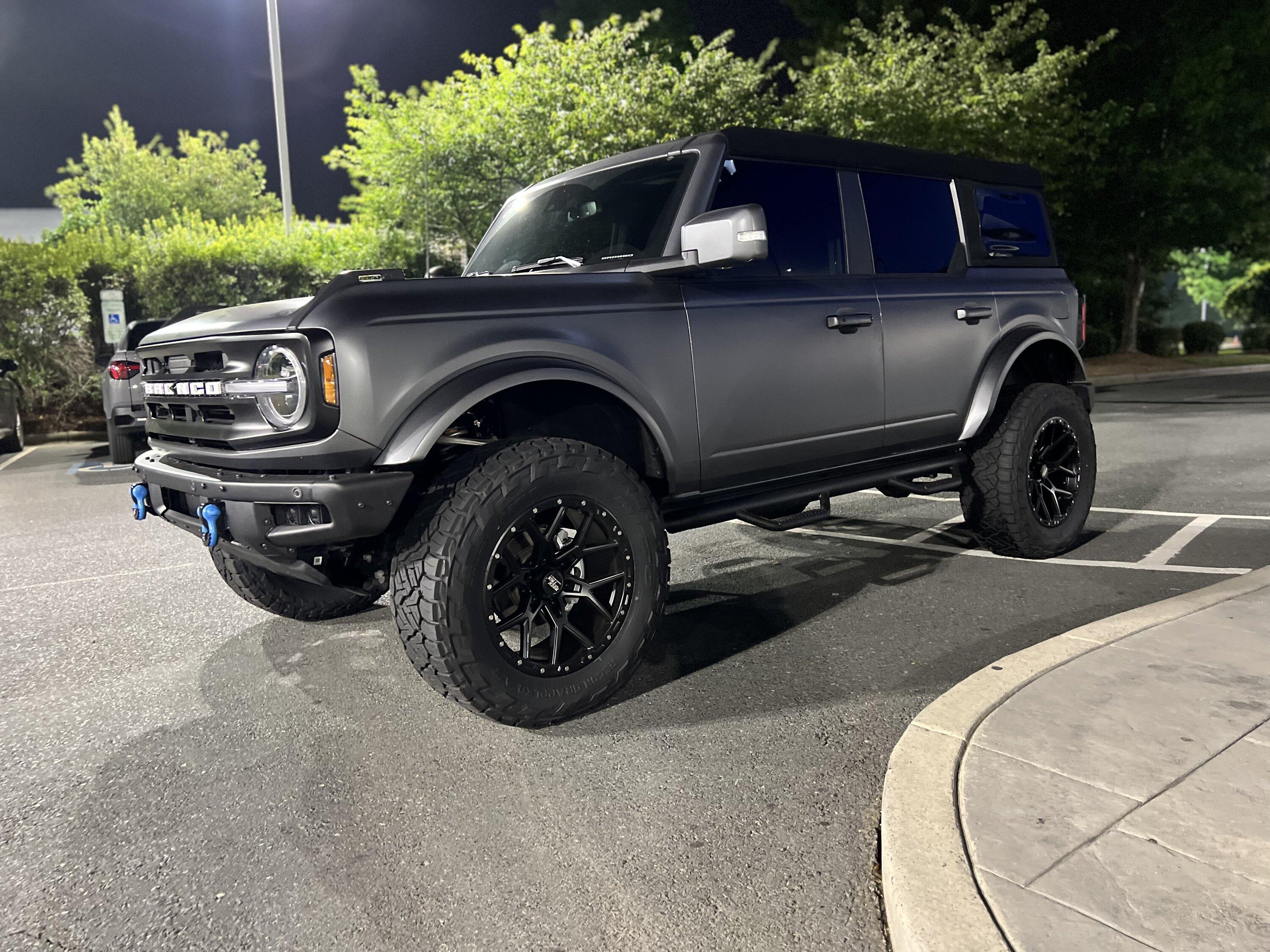 Ford Bronco CARBONIZED GRAY Bronco Club IMG_2184