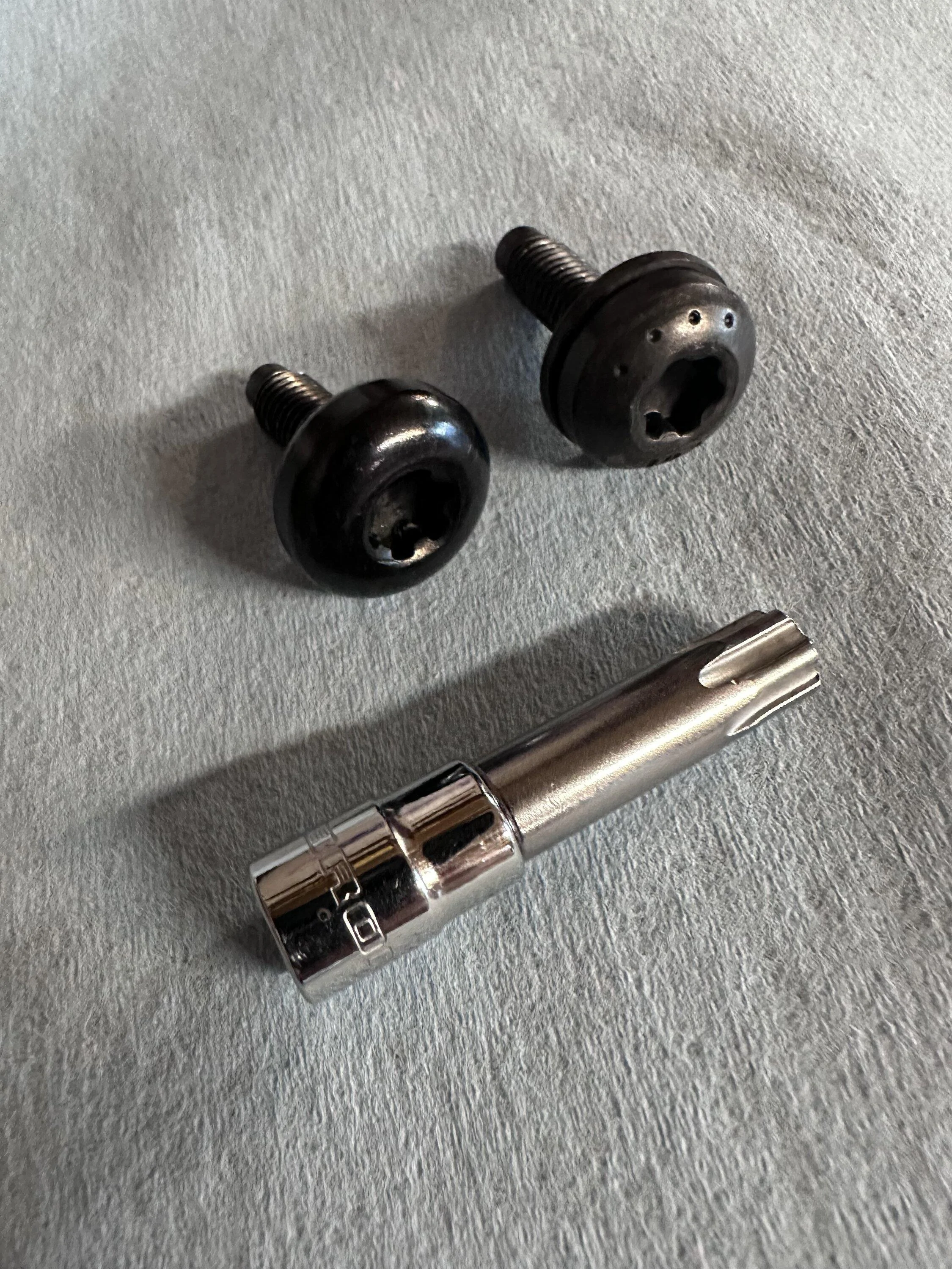 Ford Bronco ROCKWORKX tool-less Hardtop Bolts IMG_6545