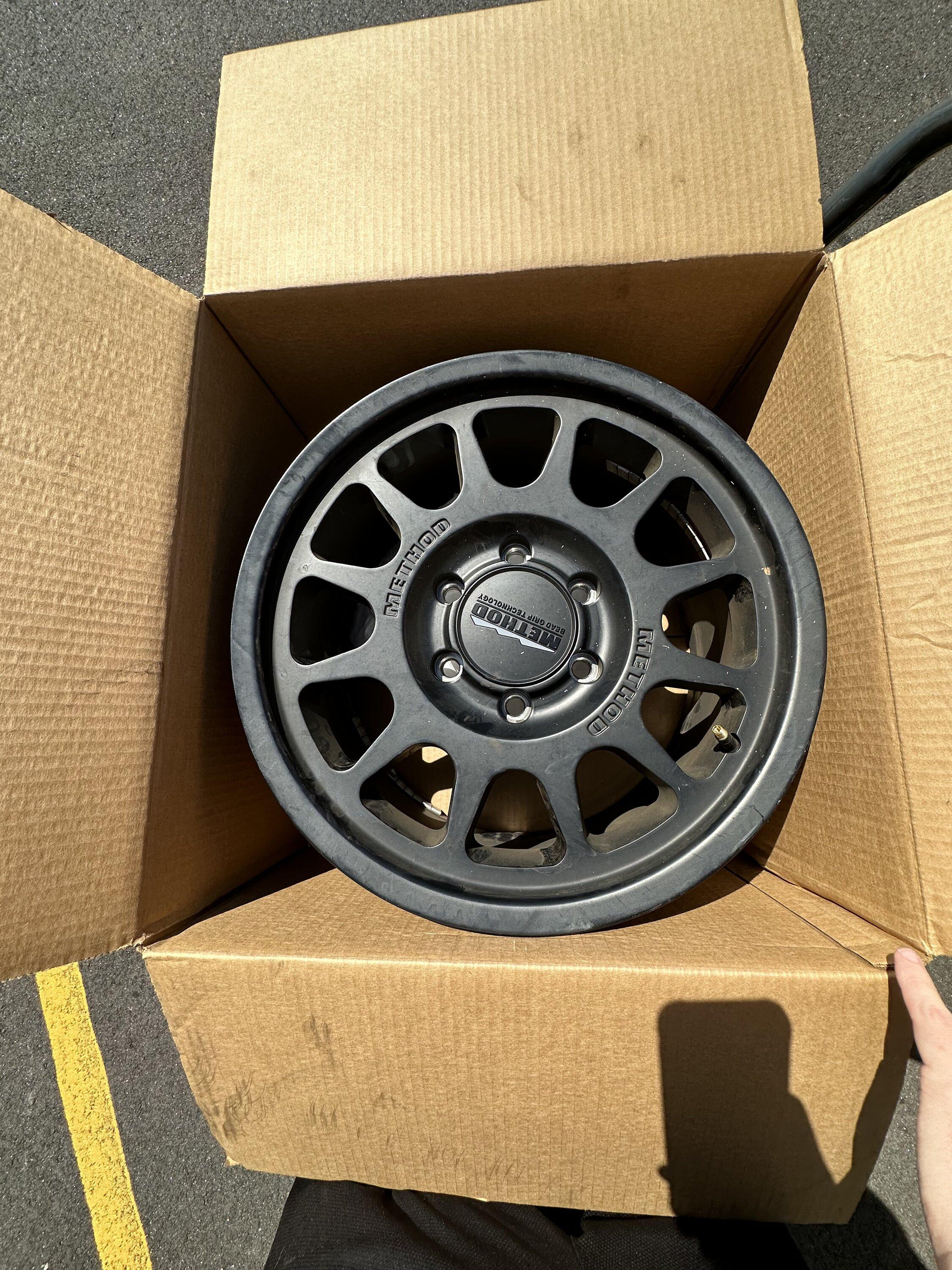 Ford Bronco Method 703 x5 + TPMS - $800 IMG_0471