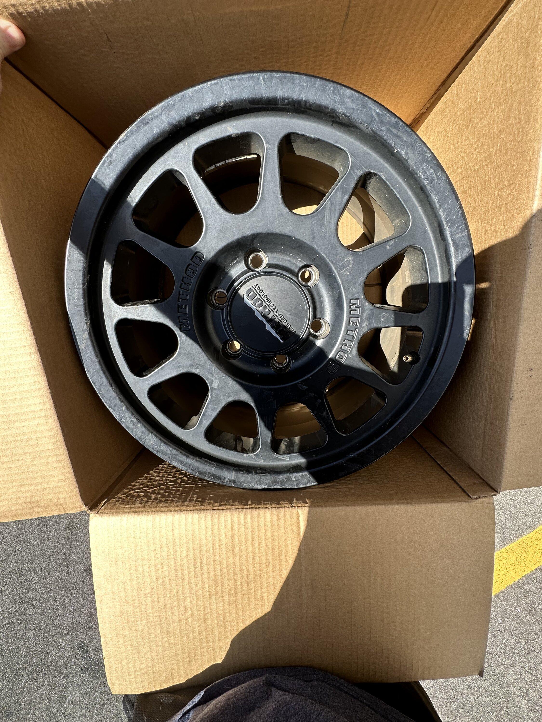 Ford Bronco Method 703 x5 + TPMS - $800 IMG_0470