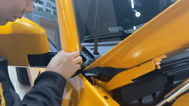 Ford Bronco Automatic power folding mirrors 3