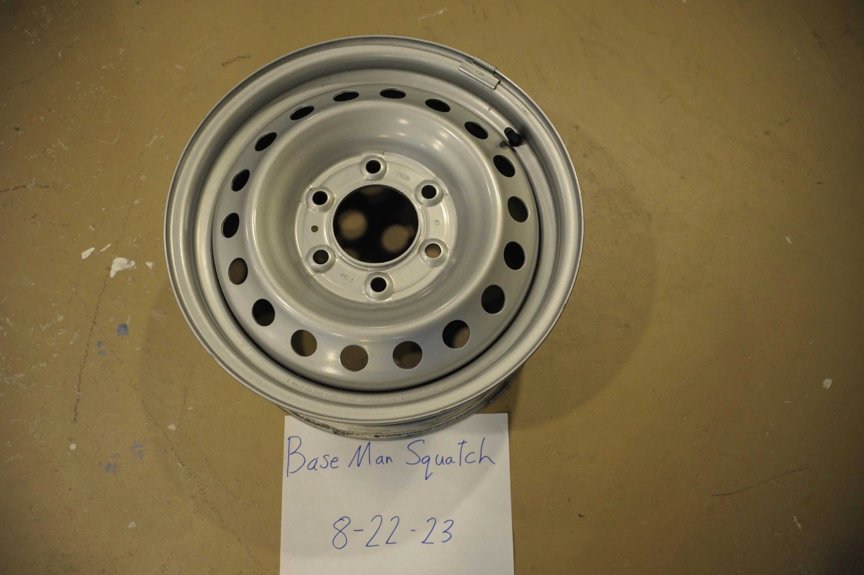 Ford Bronco 5 (five) Ford Bronco 16" Base Rims (used) DTM_6957