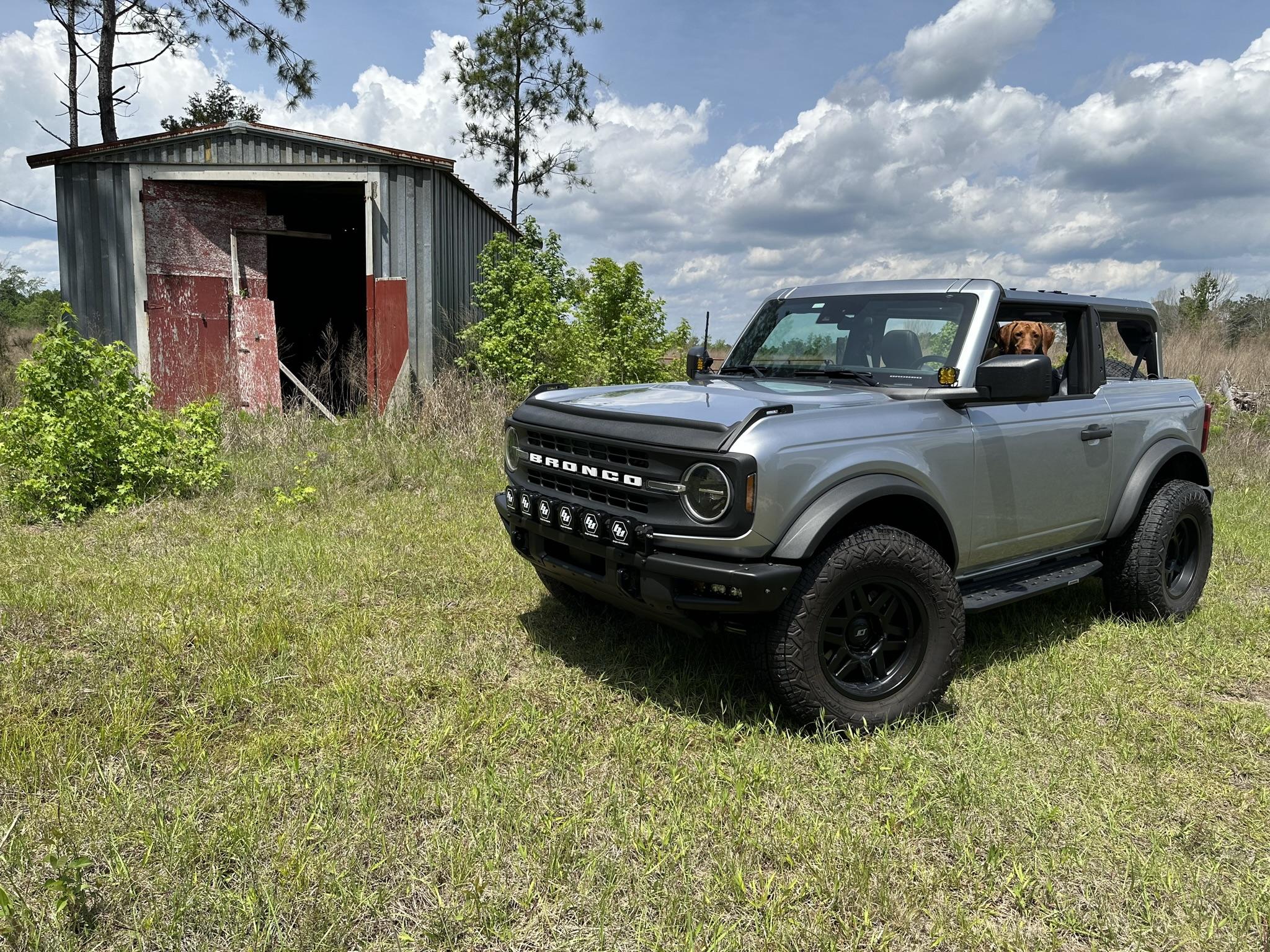 Ford Bronco 2 Doors and 3 Pedals IMG_0540 (1)