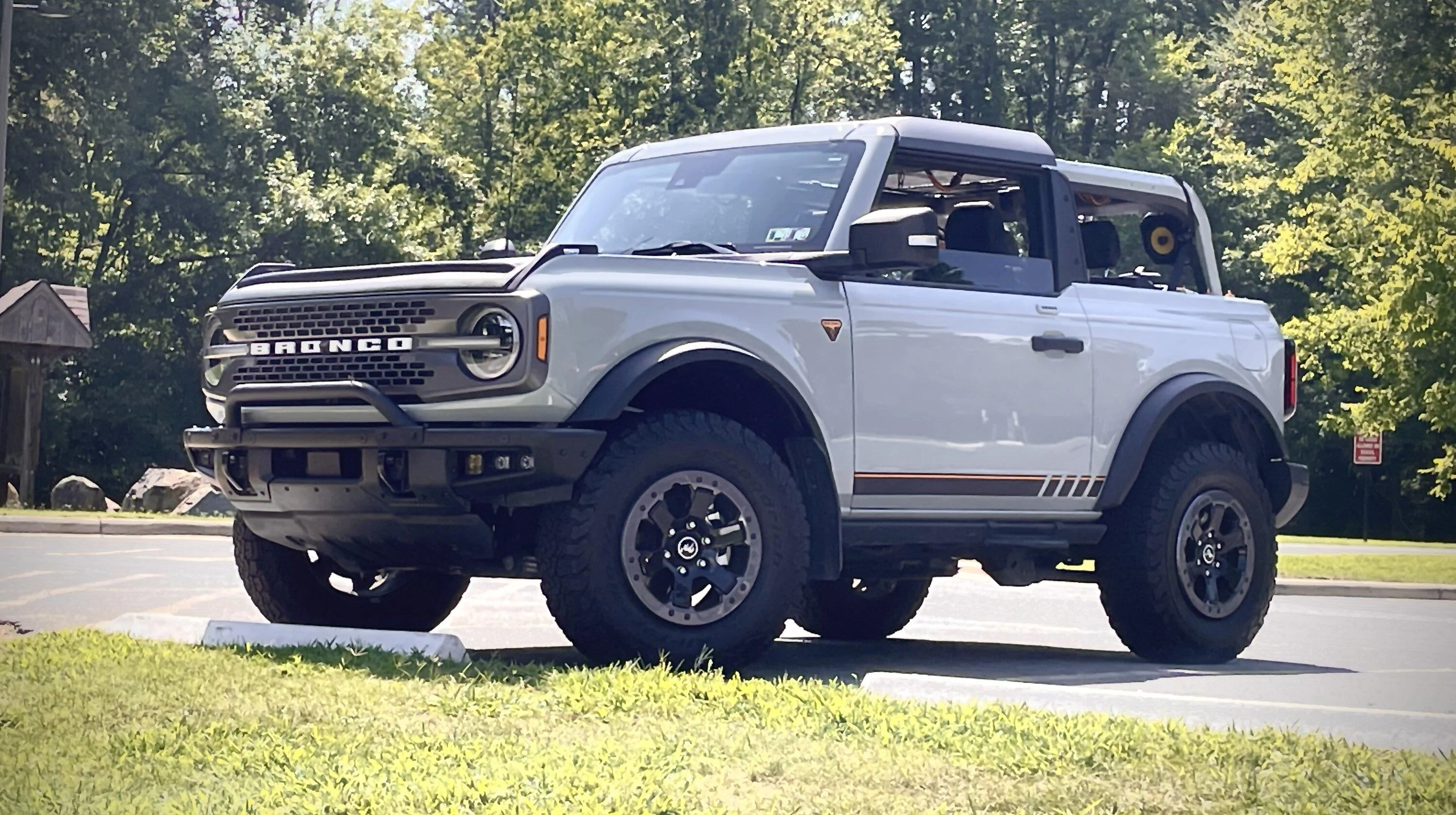 Ford Bronco 2 Doors and 3 Pedals 4A80A688-99D2-4FFB-A3DE-E5EED4AF059E